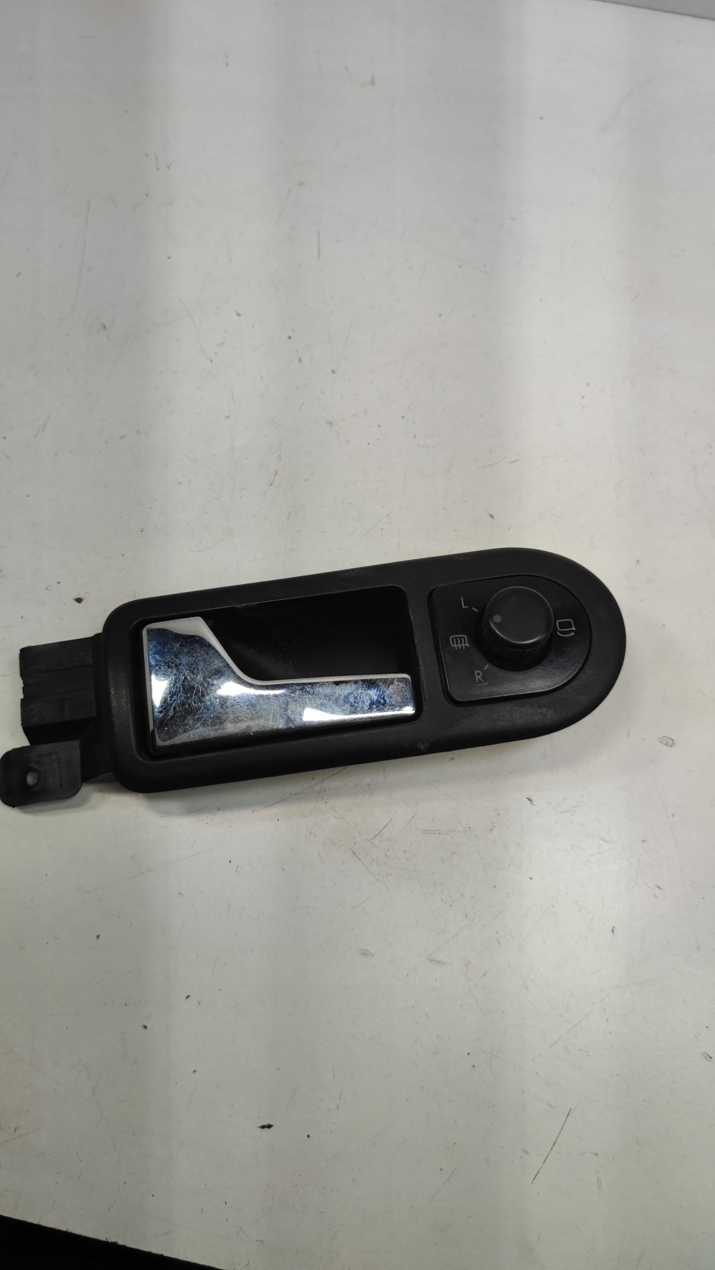 KLAMKA WEWNĘTRZNA LEWY PRZÓD VOLKSWAGEN BORA