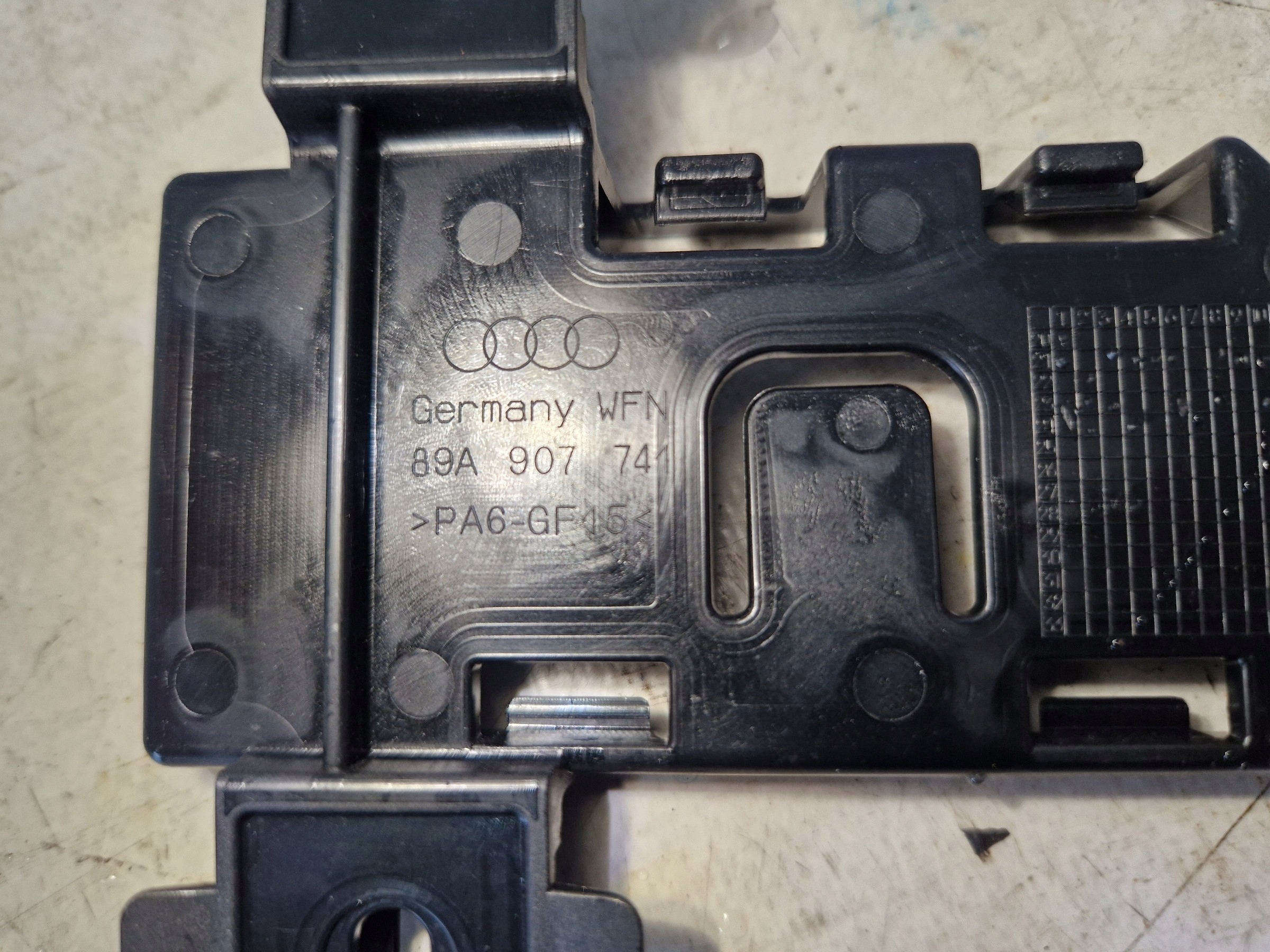 AUDI Q4 E-TRON bracket ANTENY KEYLESS 89A907741