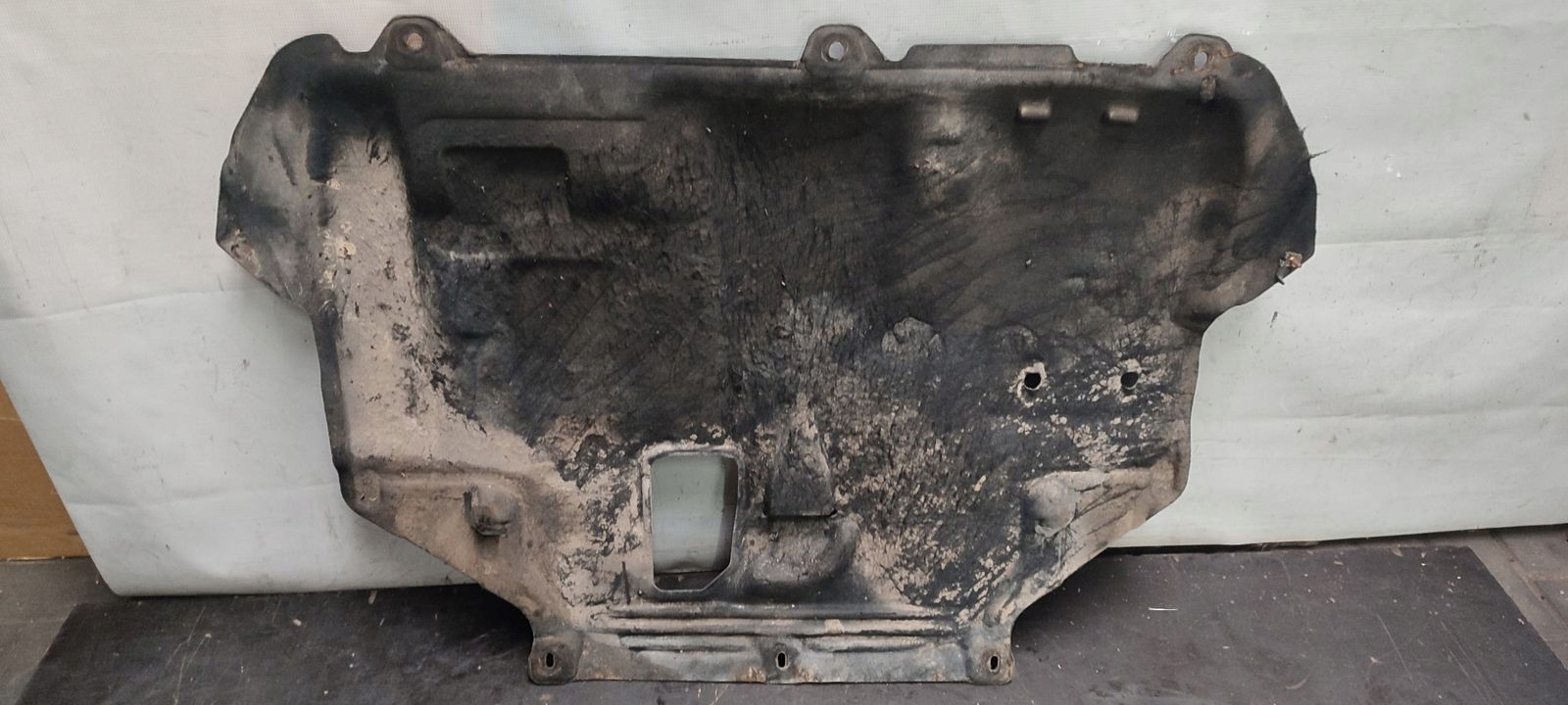 cover below engine of the engine cover pampers Ford C-MAX MK2
