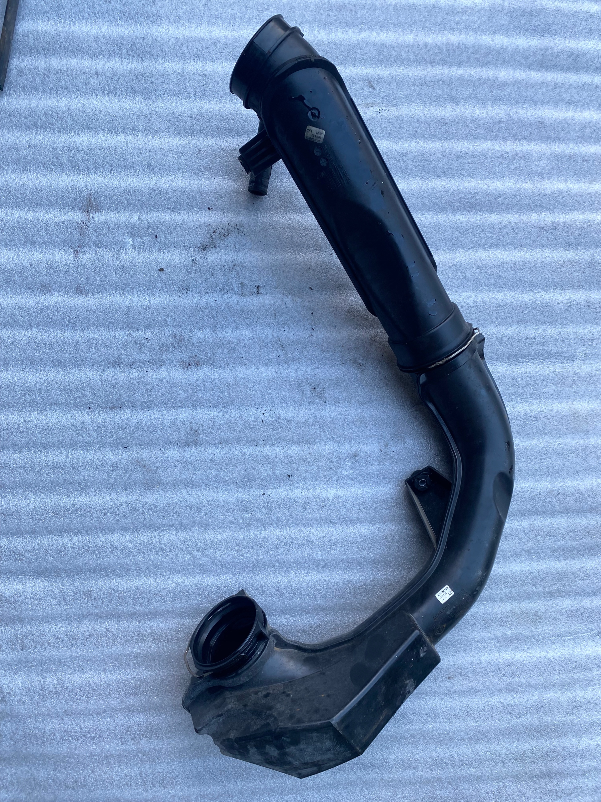 VOLVO XC40 2.0 D pipe wiring air 32222139