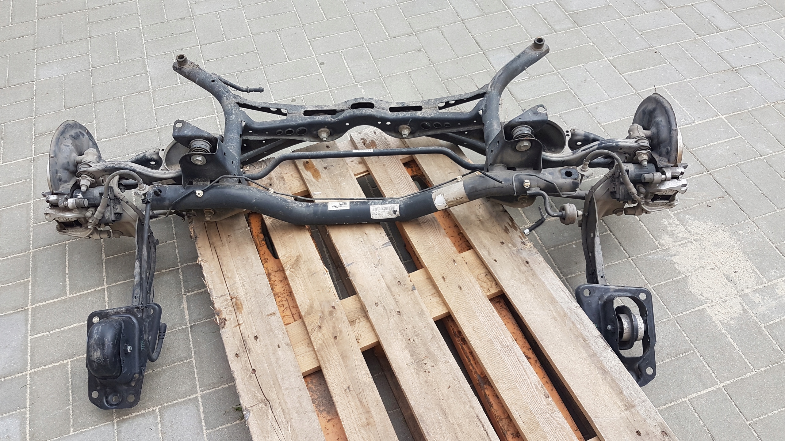 VOLKSWAGEN TOURAN 5T BELKA ZAWIESZENIE TYŁ KPL. Numer katalogowy części 5QA505315B