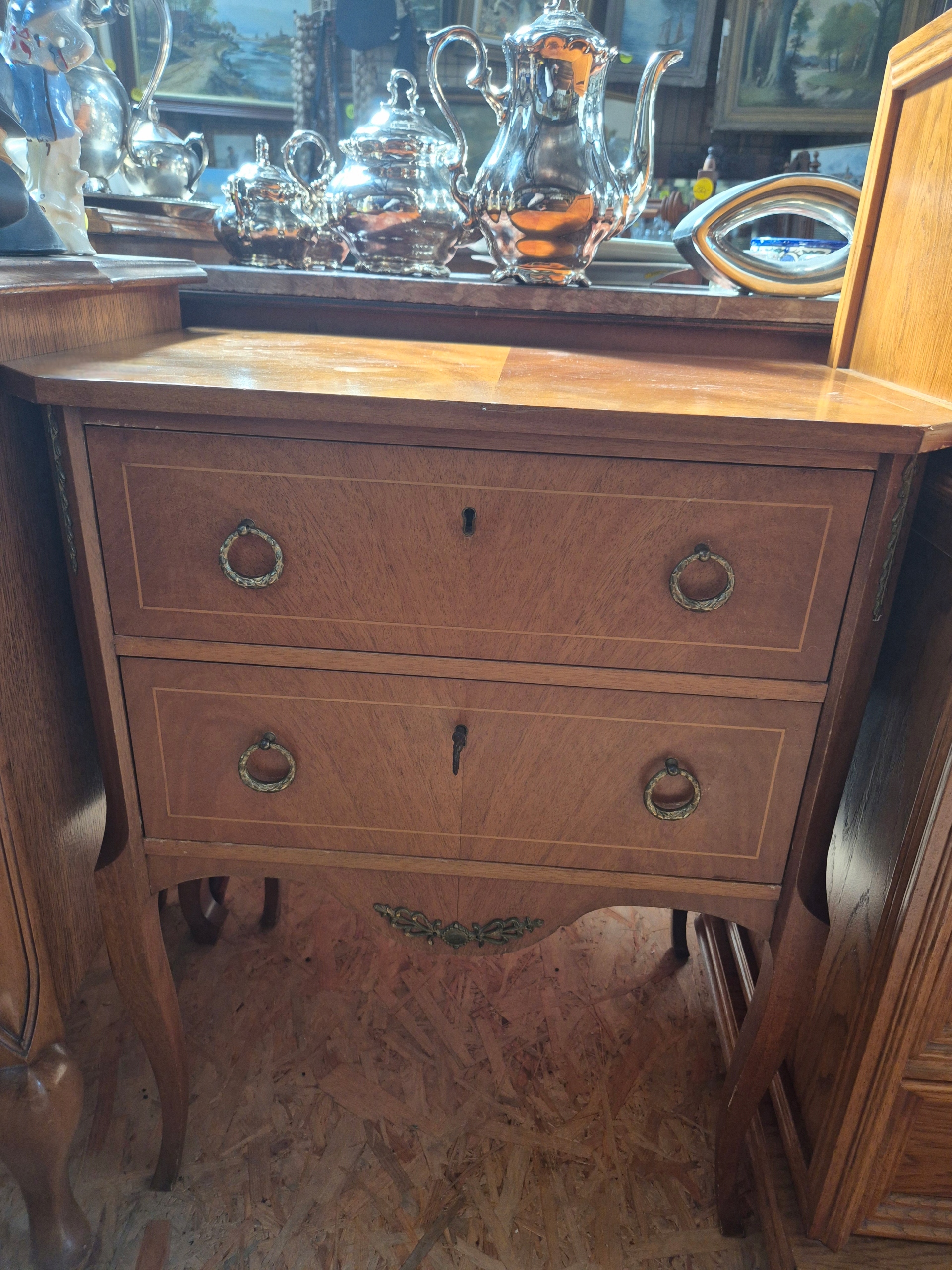 Stylowa komódka stolik nocny