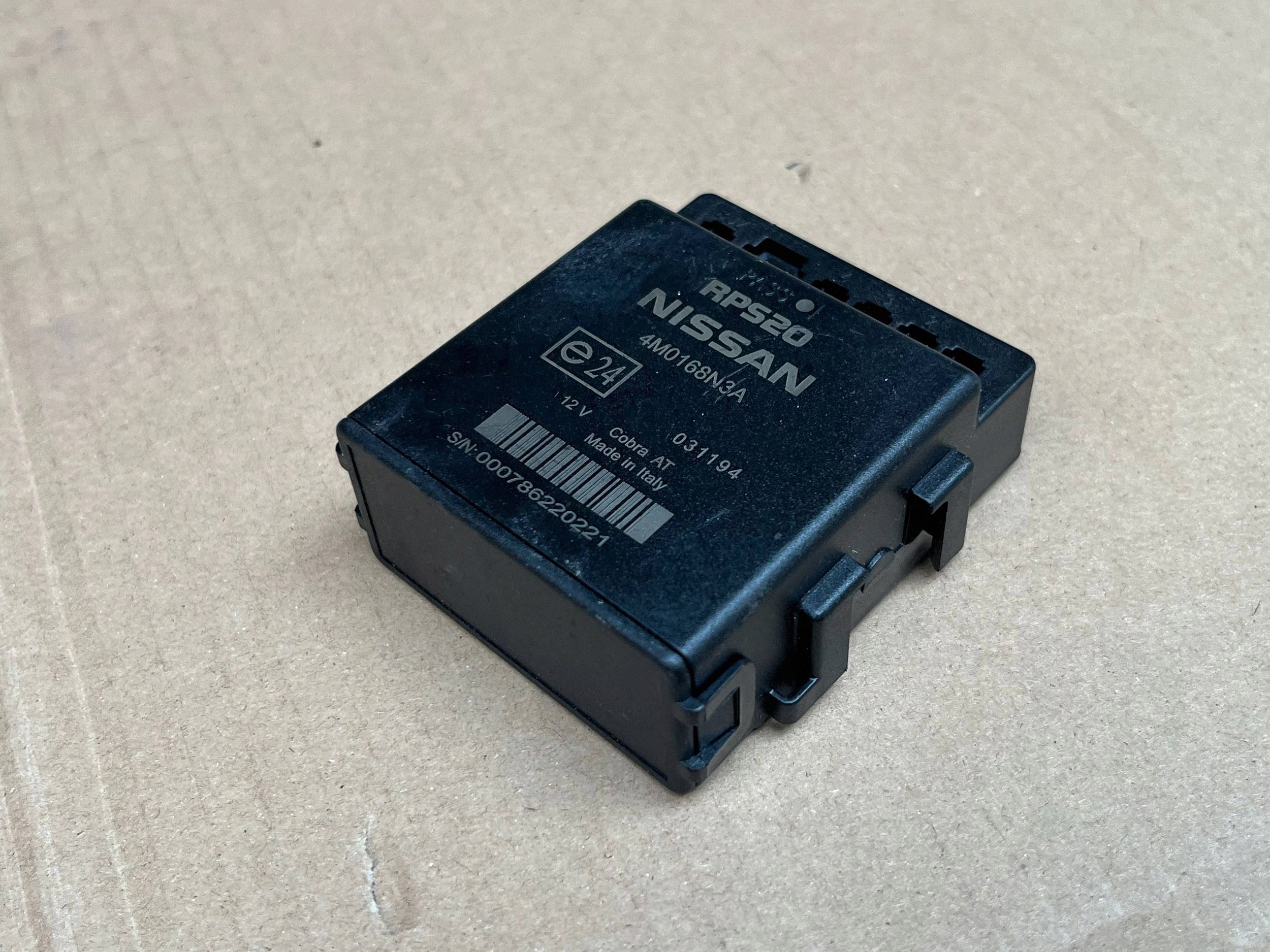 lock windows bocznej of the rear left side Nissan Primera E177