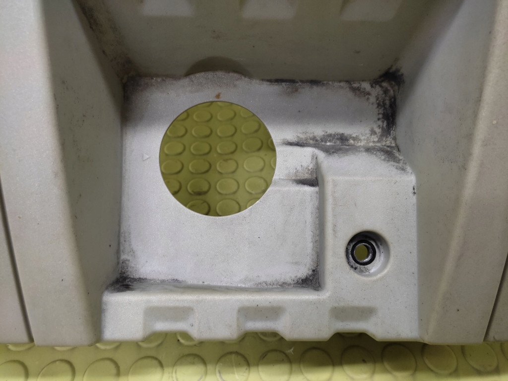 MITSUBISHI PAJERO 3 motor cover ME190559