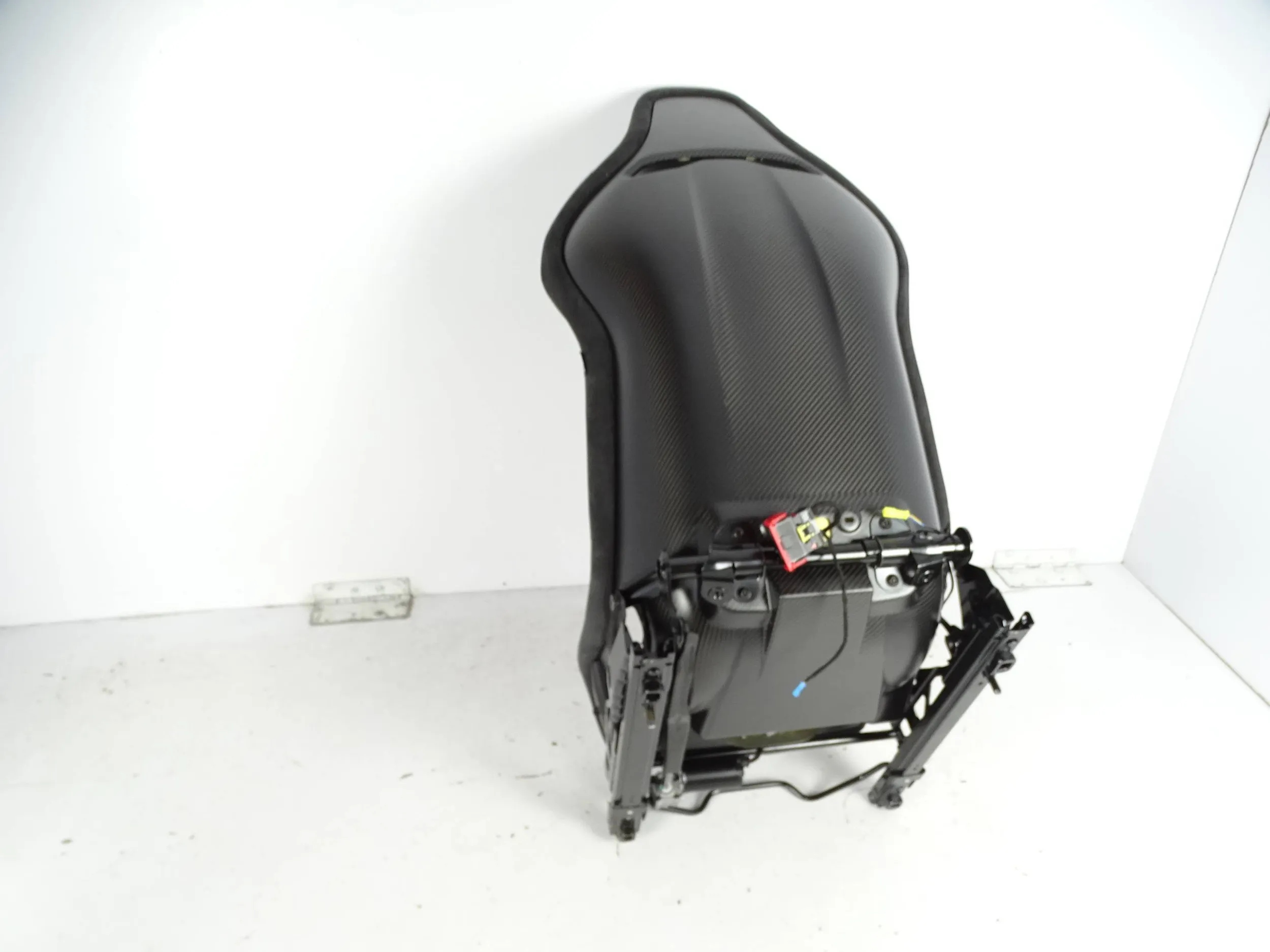 кресла MASERATI MC20 M240 ALFA ROMEO Carbon
