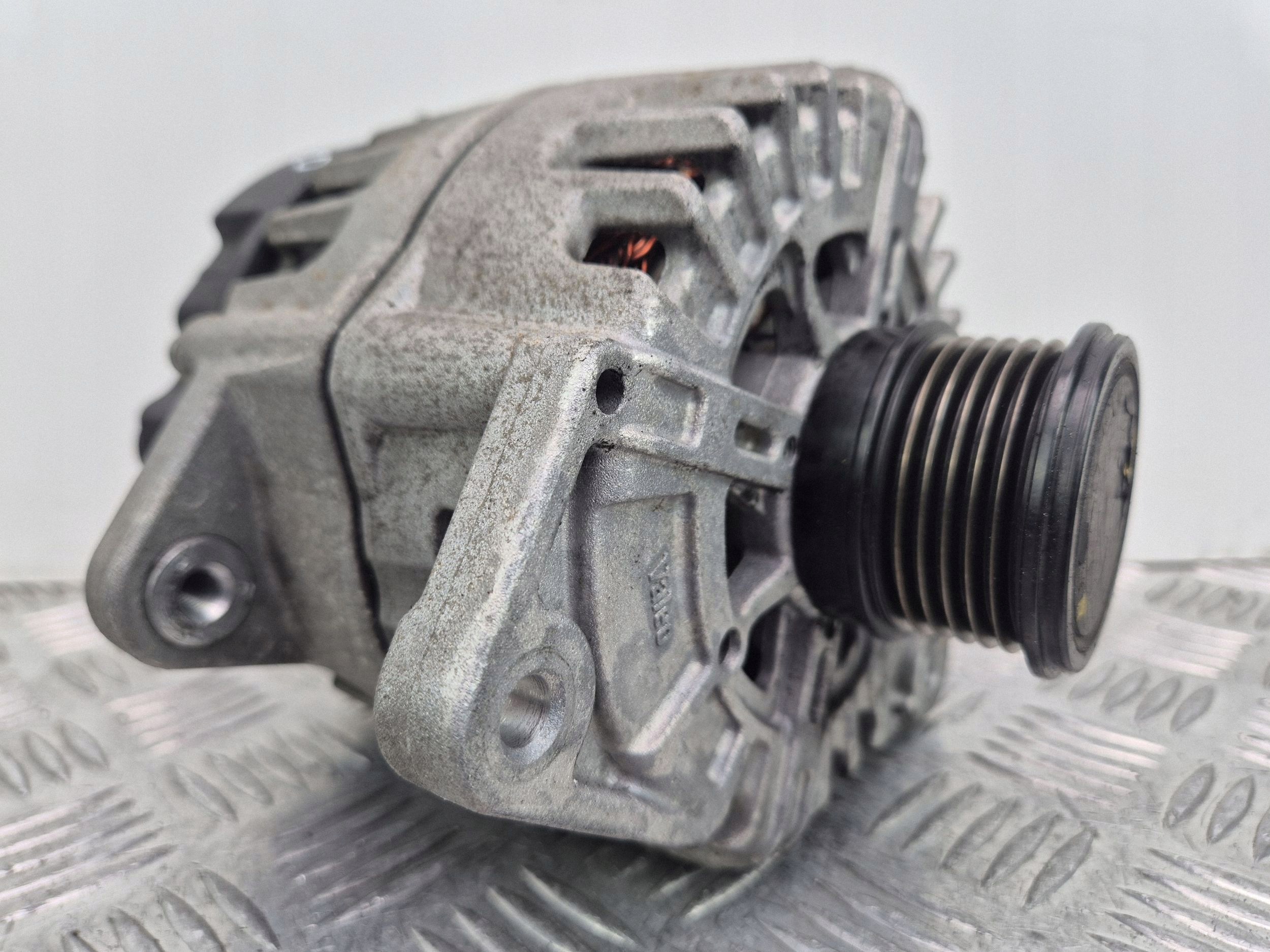 Mercedes GLC350 C253 2.0 Alternator A0009069905