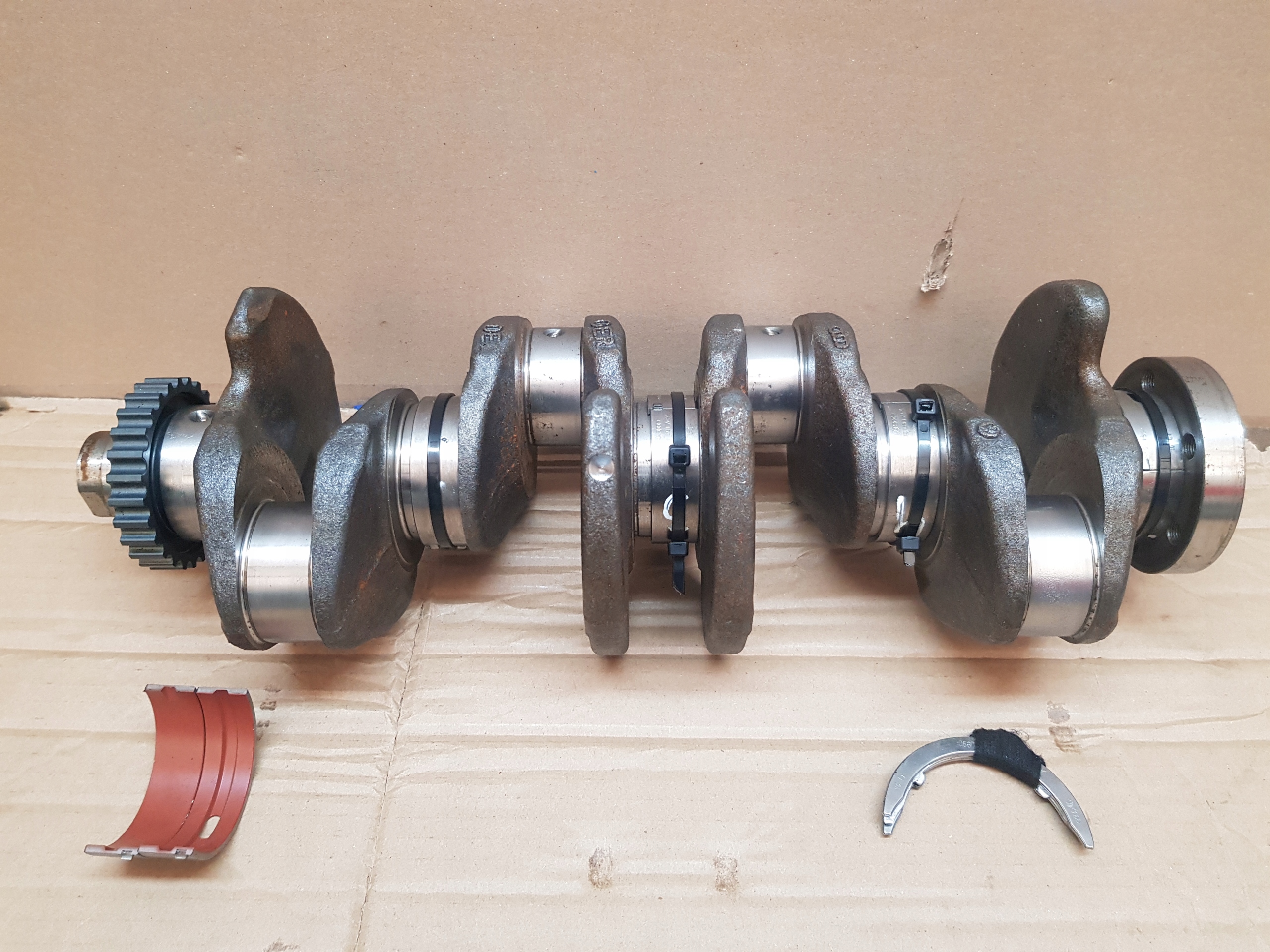 VW AUDI WAŁ KORBOWY 04LA NOMINAŁ Z PANEWKAMI