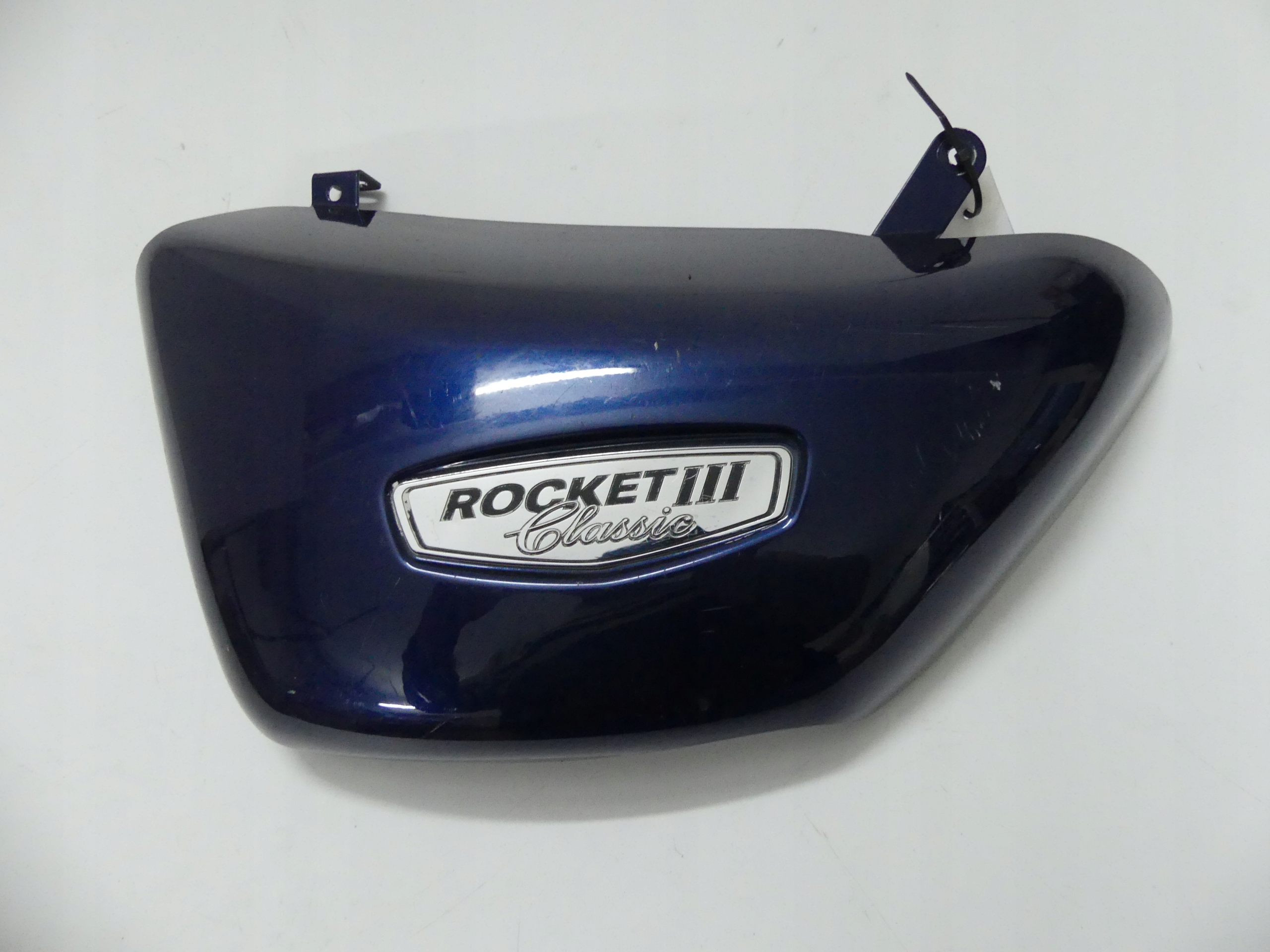 T2305881 - КРИШКА КАПОТА СТОРОНА ЕМБЛЕМА TRIUMPH ROCKET 3