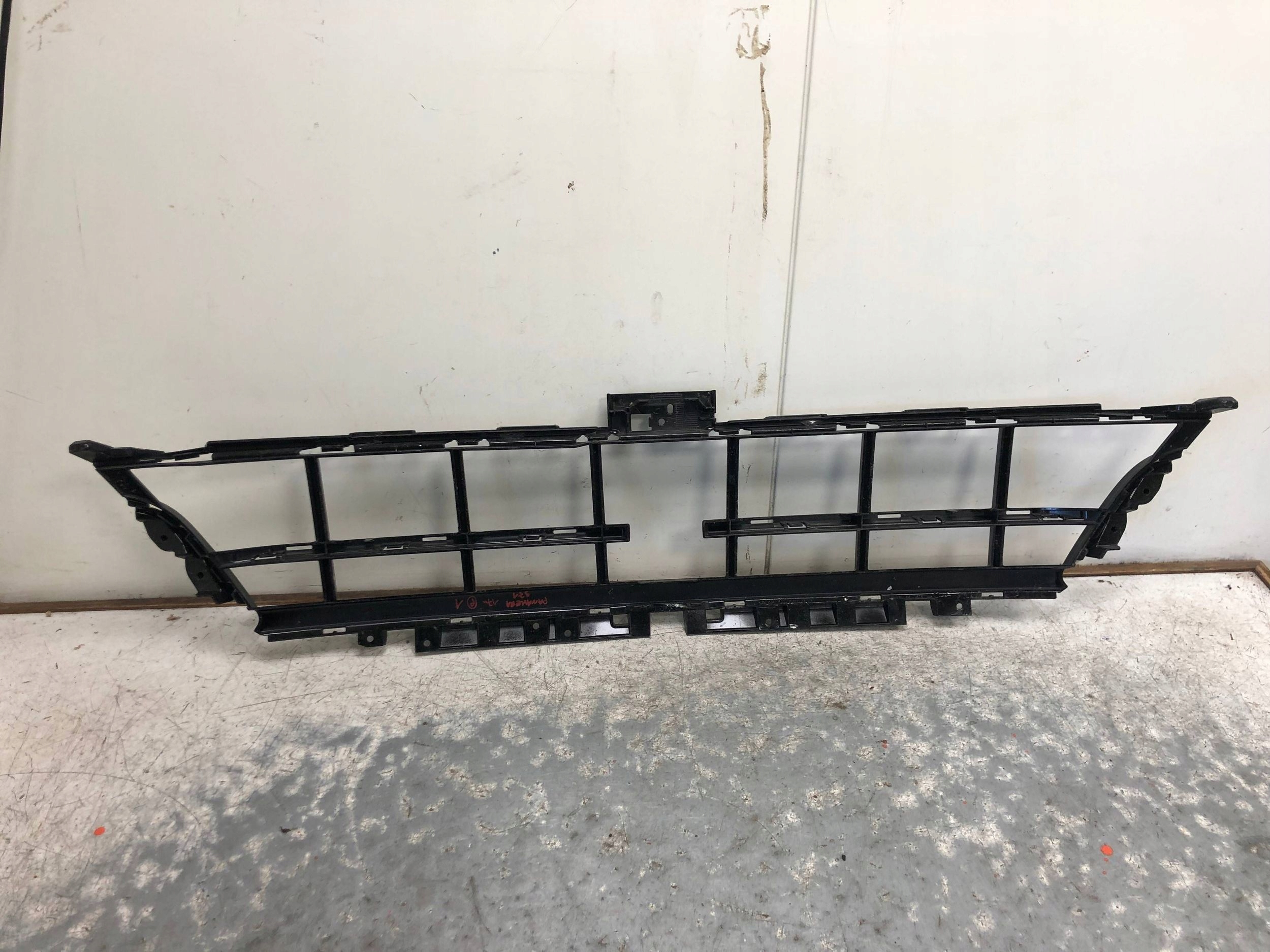 grid central of a bumper front PORSCHE PANAMERA 971807683G