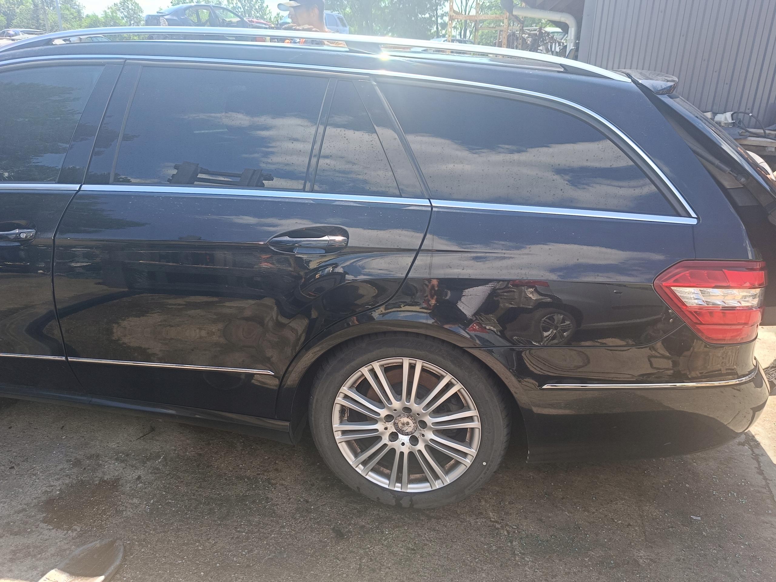 MERCEDES W212 KOMBI PAS TYŁ WANNA PODŁOGA Typ samochodu Samochody osobowe