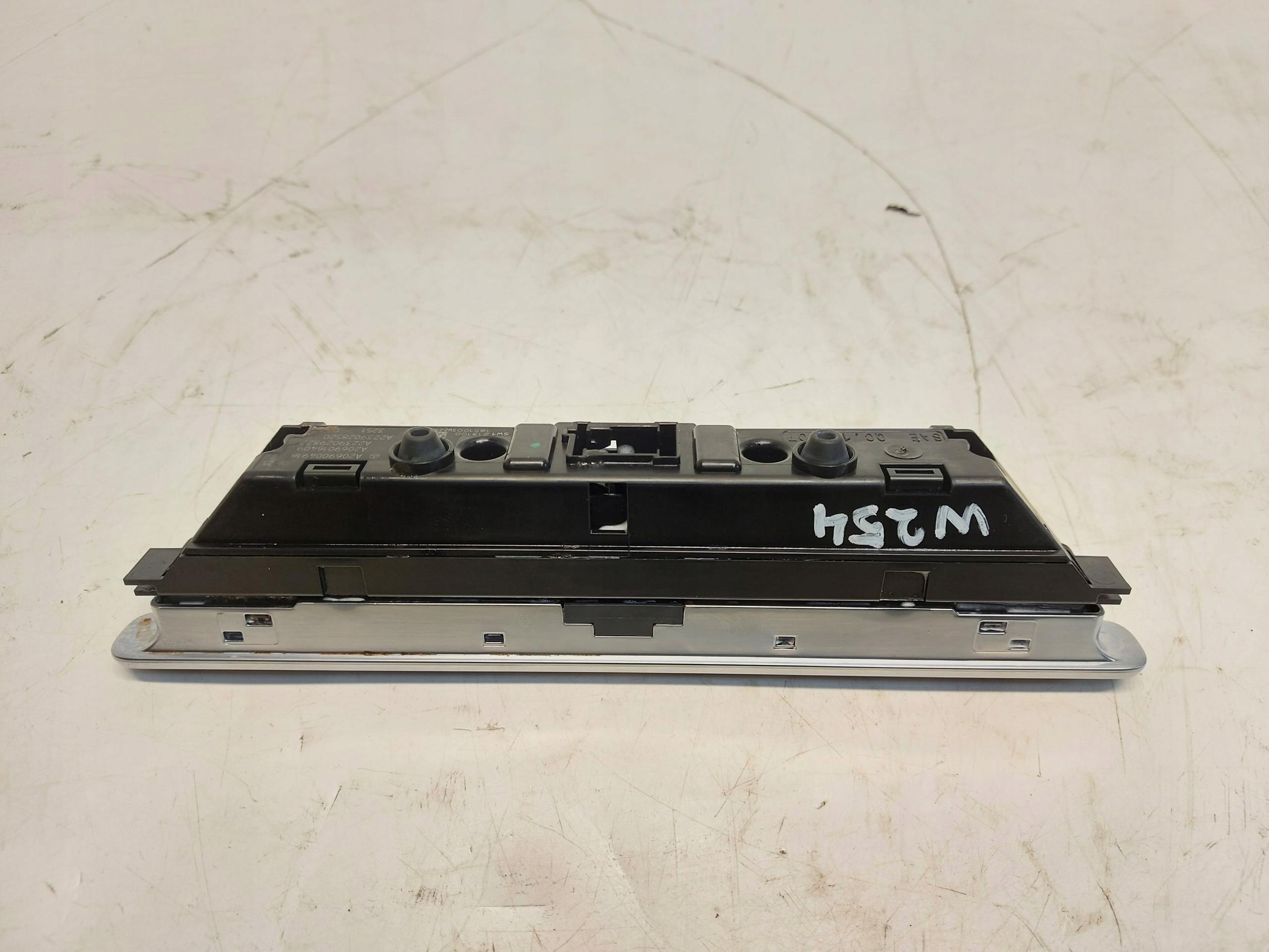 Mercedes W254 GLC 220d control panel A2069004916