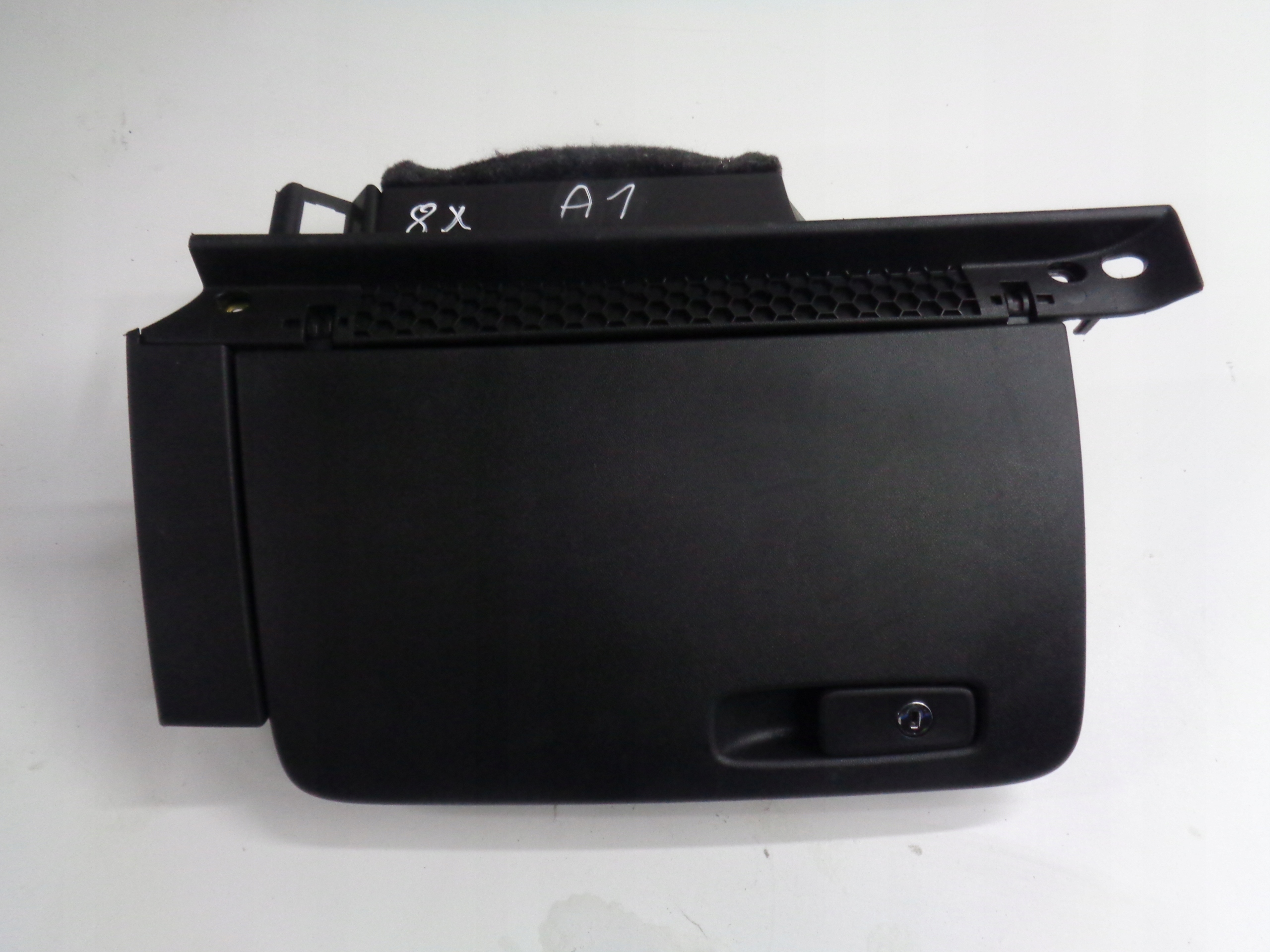 A1SCHOWEK - Audi A1 8X бардачок пассажирской панели 15R