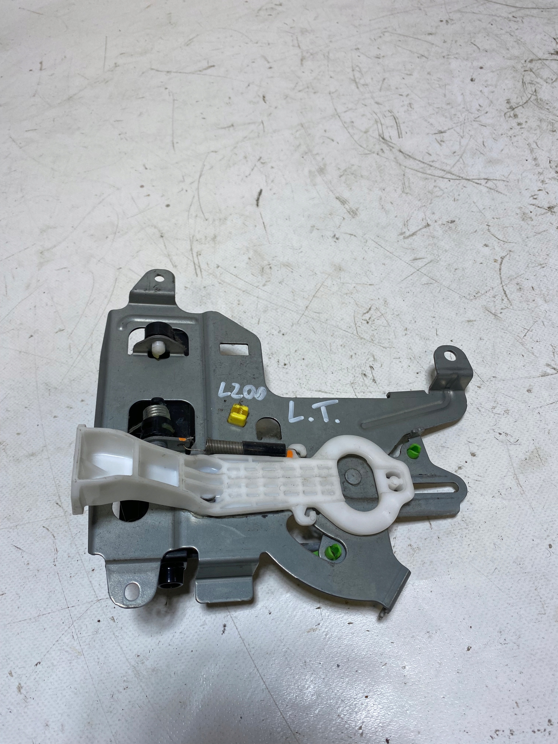 MITSUBISHI L200 V Fiat FULLBACK lock handle left rear part KPL. 15->