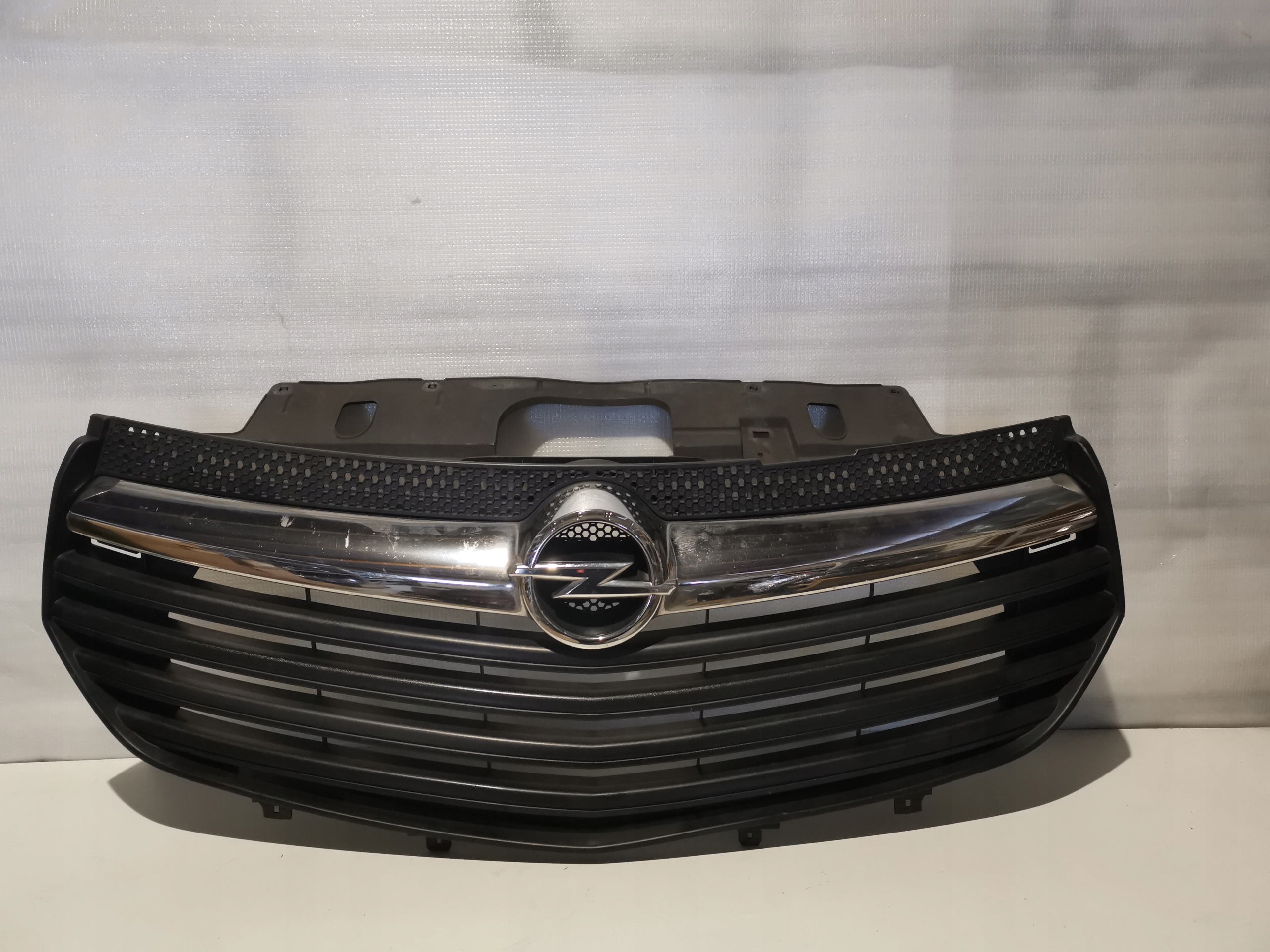 решетка радиатора opel VIVARO b II 14- 93452299