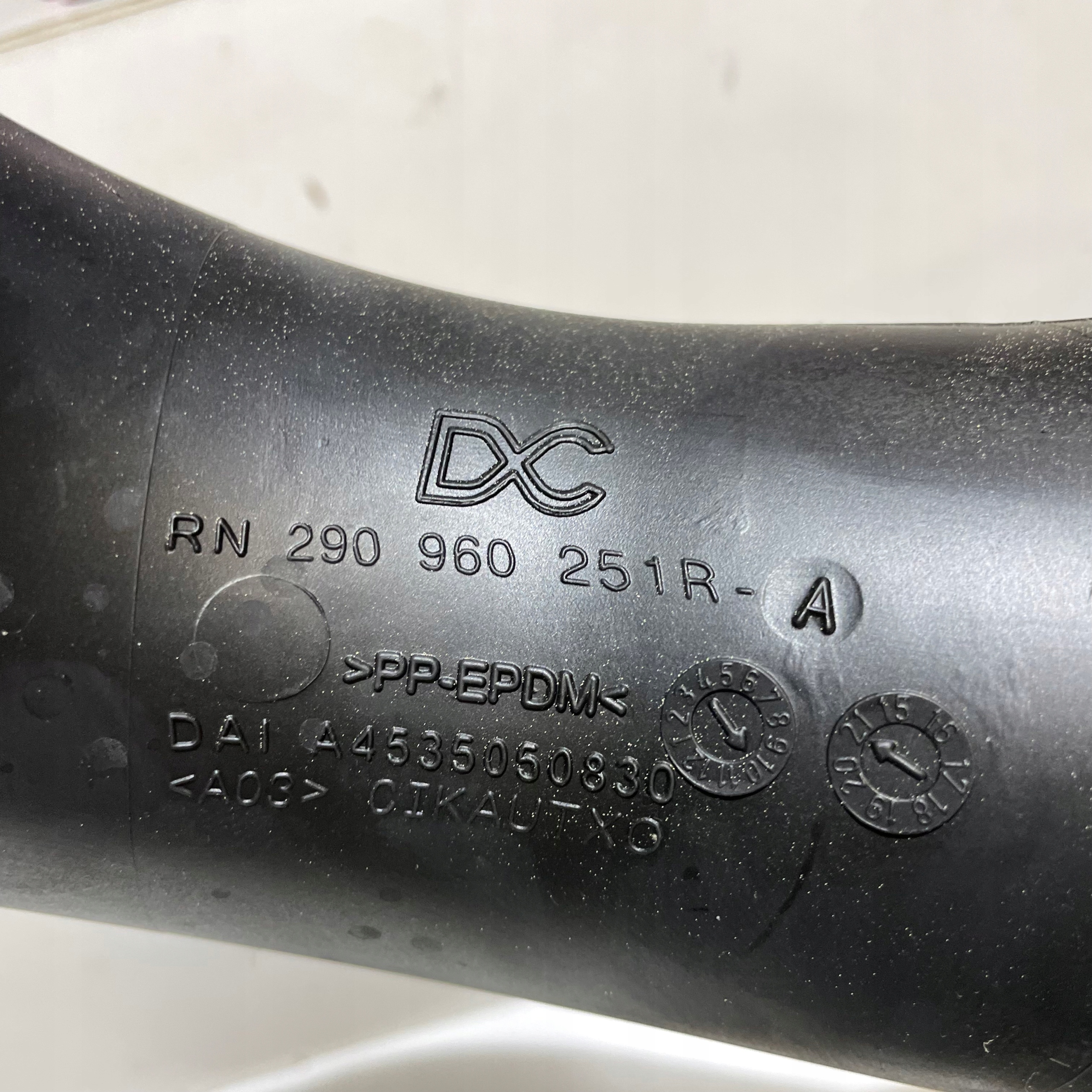 RENAULT TWINGO III Z.E. AIR HOSE 290960251R