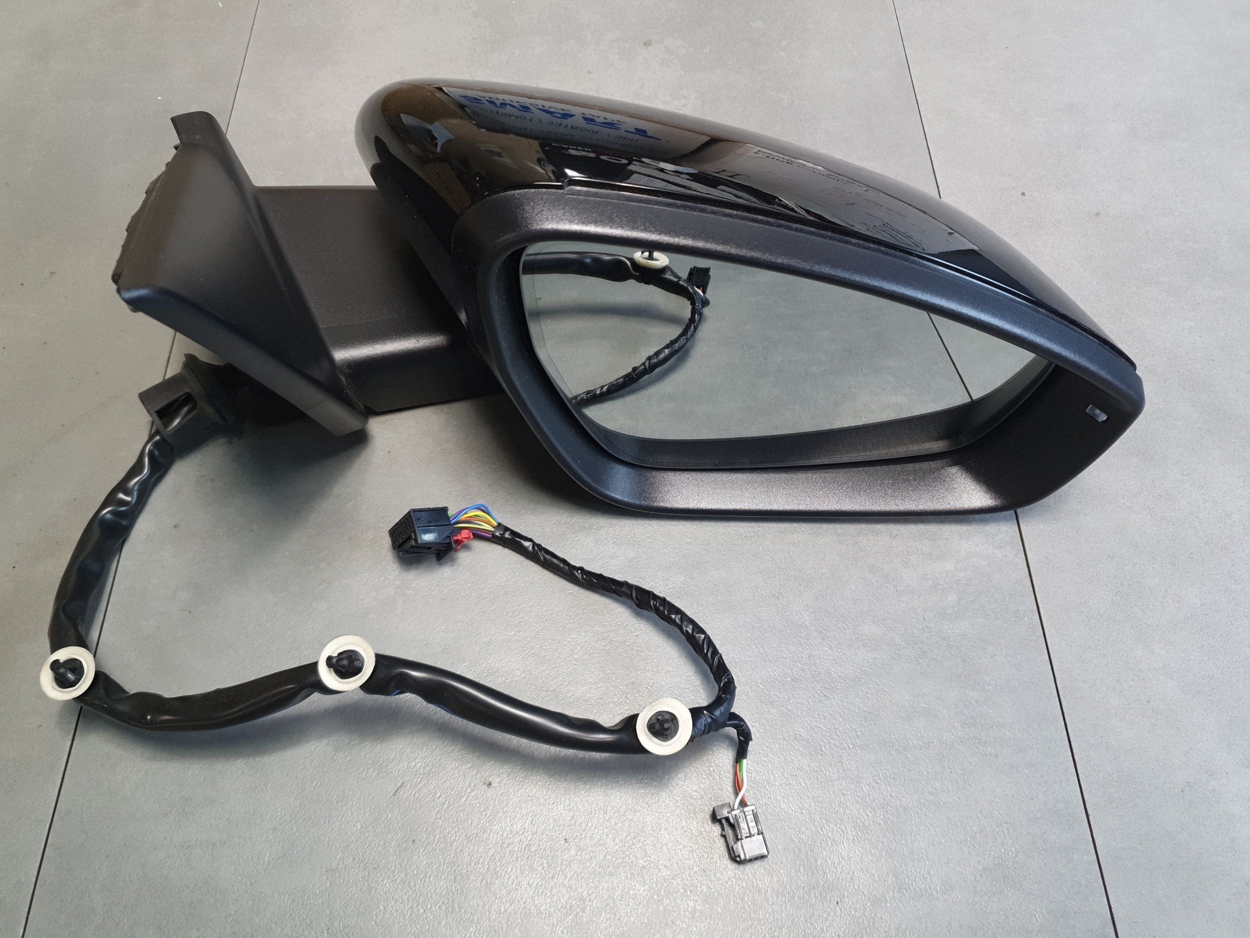 Audi SQ6 e-tron mirror right 14+4 piny kamera asystent 85H857544