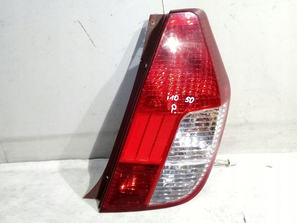 Hyundai i10 and light right rear part rear