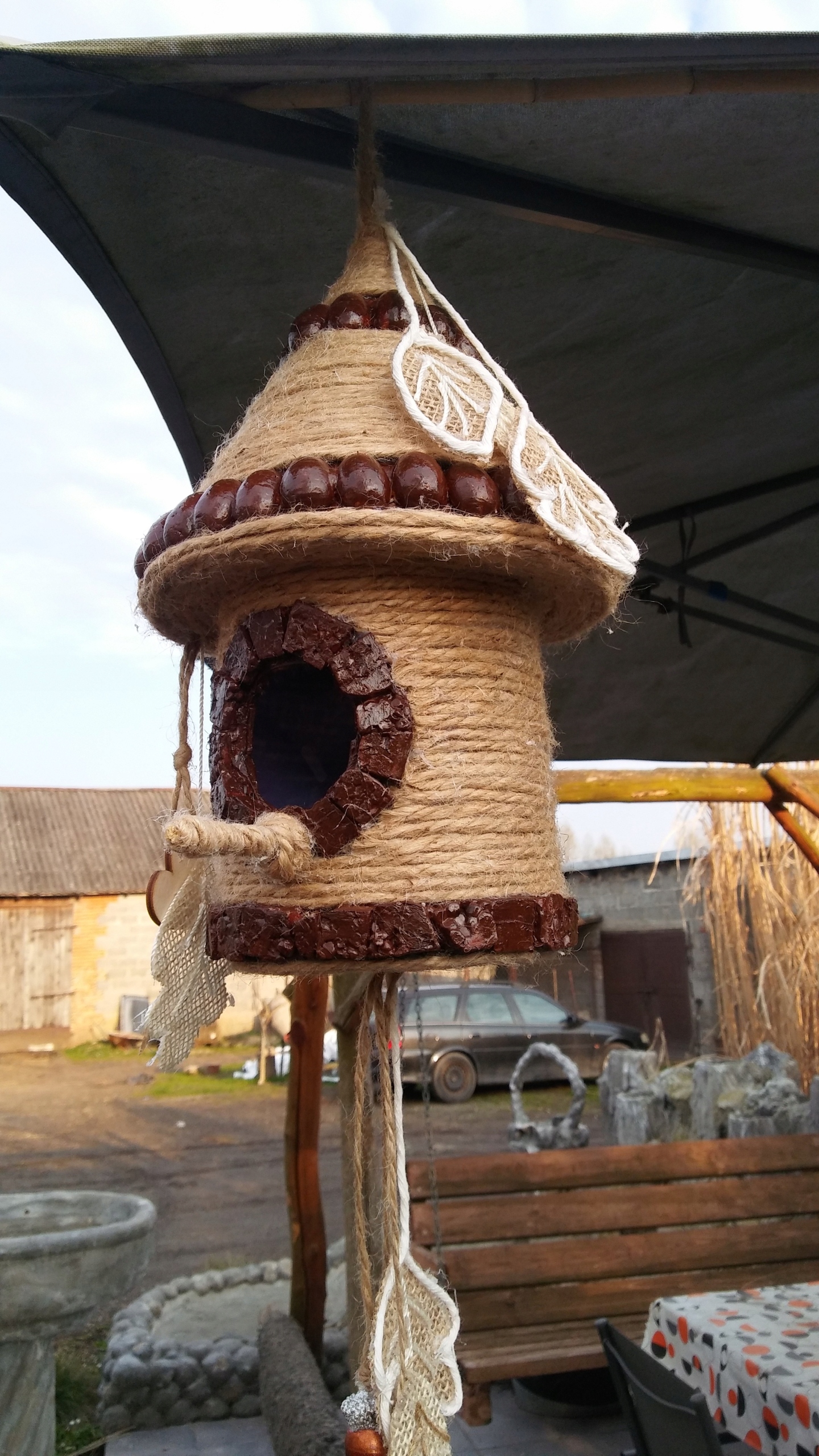 DEKORACJA OZDOBA FIGURKA DO OGRODU KARMNIK Producent inna