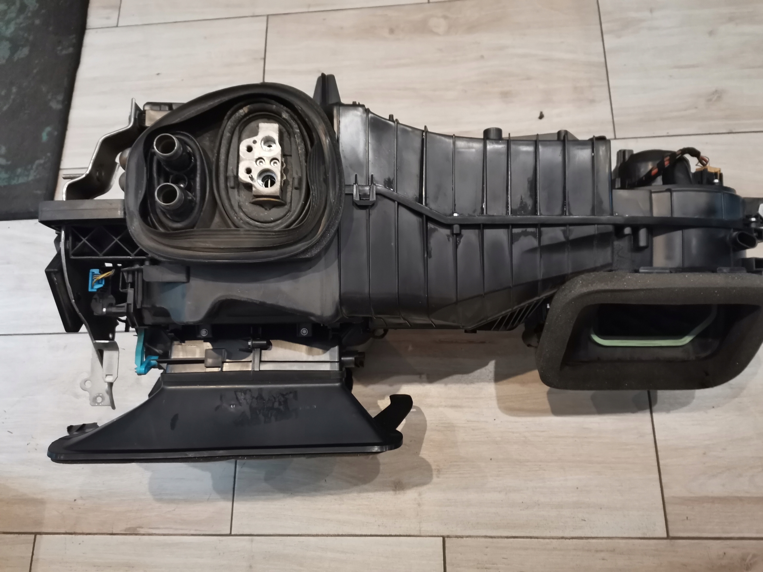 1K1820308F - ОБОГРЕВАТЕЛЬ С КЛИМ. 1P1820003EM LEON II 1,4 TSI