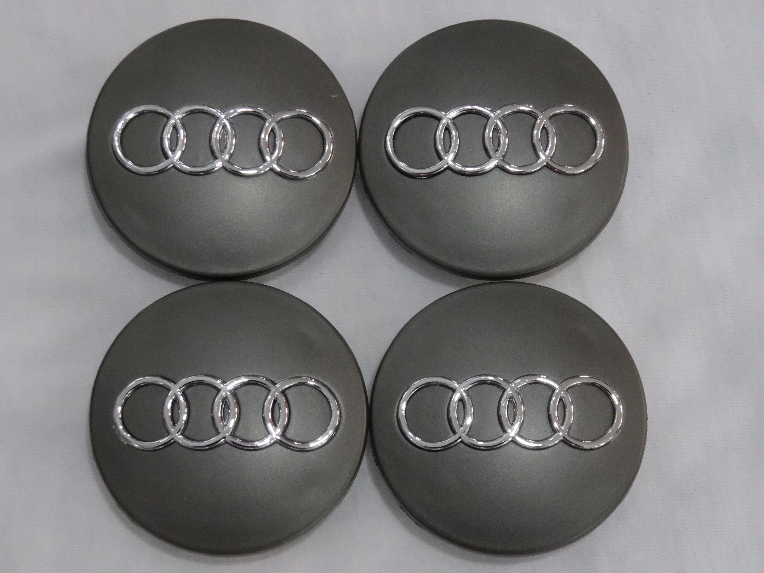 

4x Dekielki Dekle Audi 68 mm 8D0601170 szare
