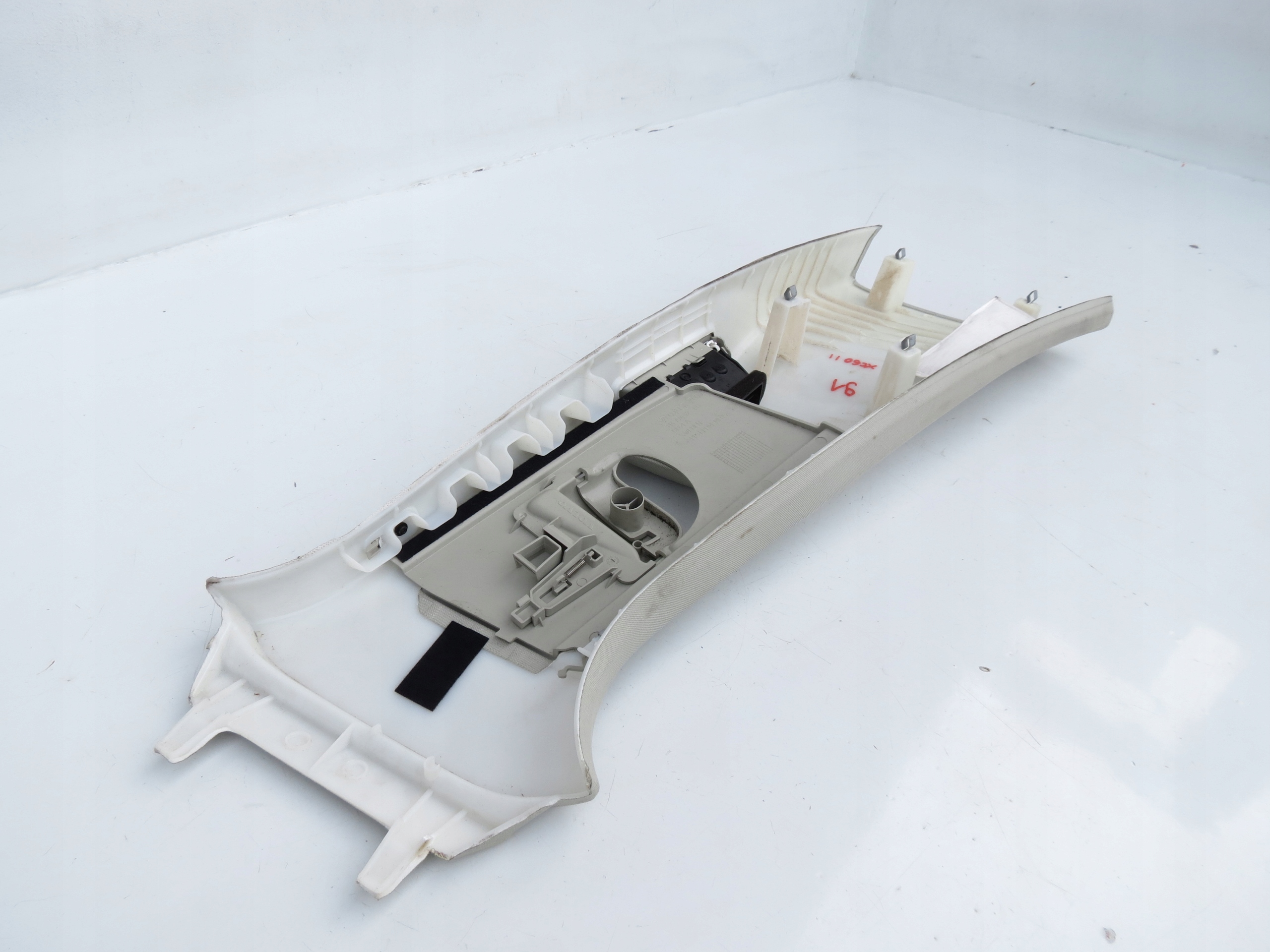 cover upholstery SLUPKA B left central XC60 II