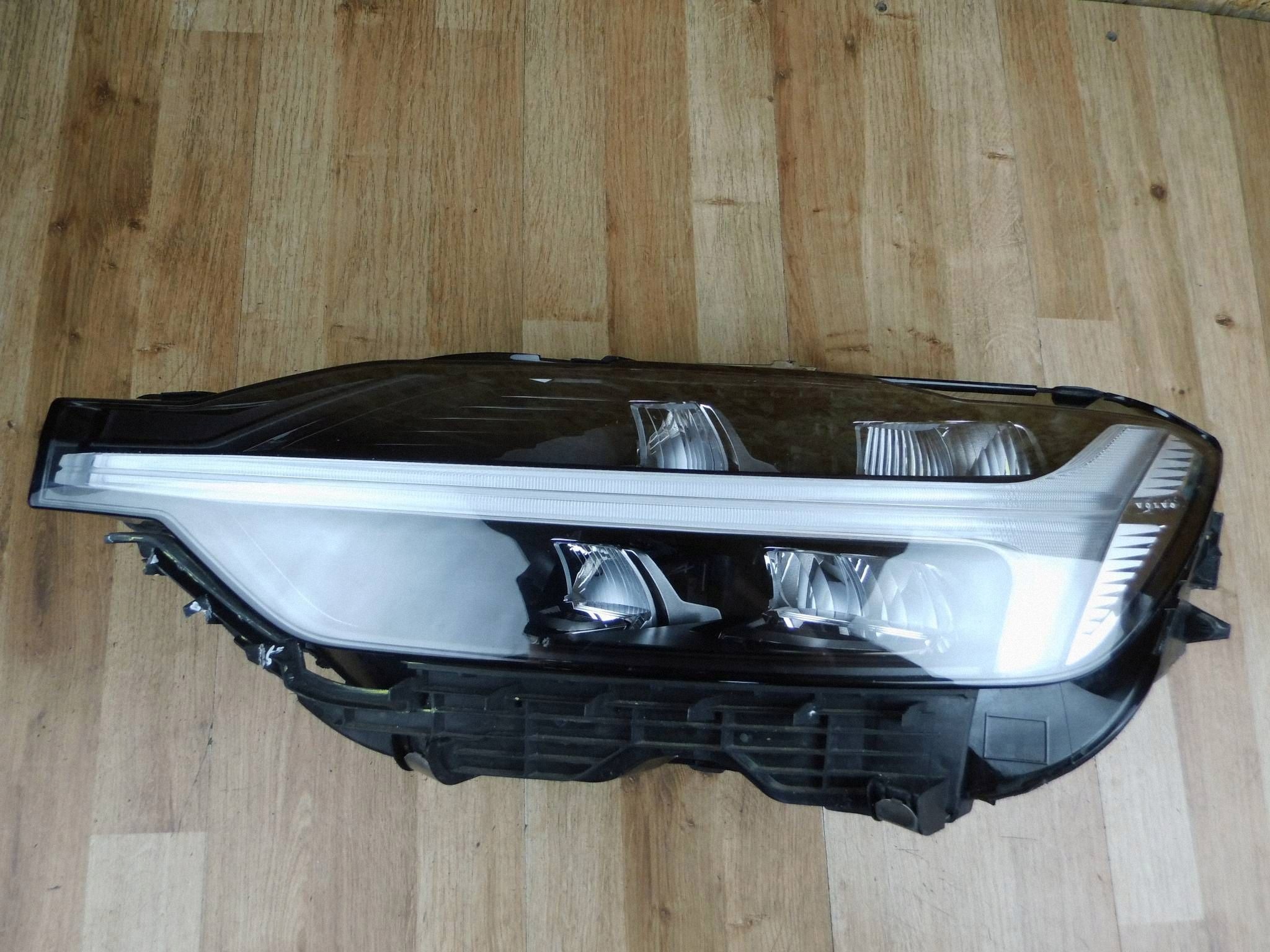 Volvo XC60 II 2023+ LIFT light left front front left 32404705