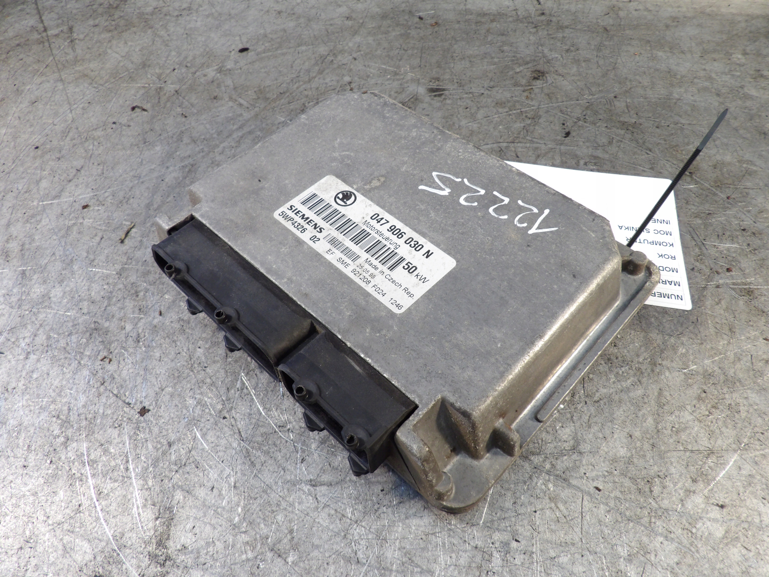Skoda Felicja computer, control unit 047906030N 5WP432602 SIEMENS