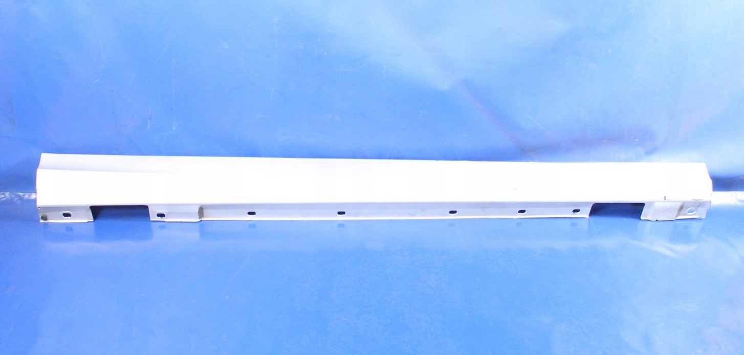 NAKŁADKA LISTWA PROGU PRAWA MERCEDES W204 KOMBI