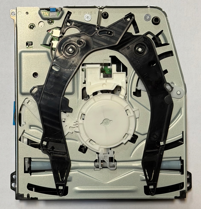 Výměna pohonu Sony PS4 Pro CUH-71xx Lgc HI-121H Servis Konzolí Xbox X Krakov