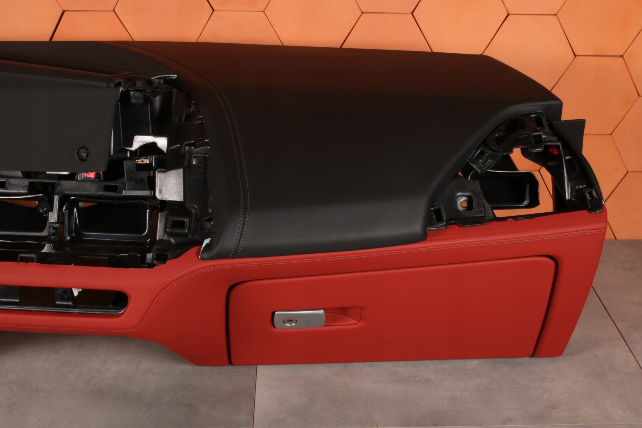 BMW X8 XM G09 originál dashboard instrument panel console MERINO SAKHIR ORANGE HUD
