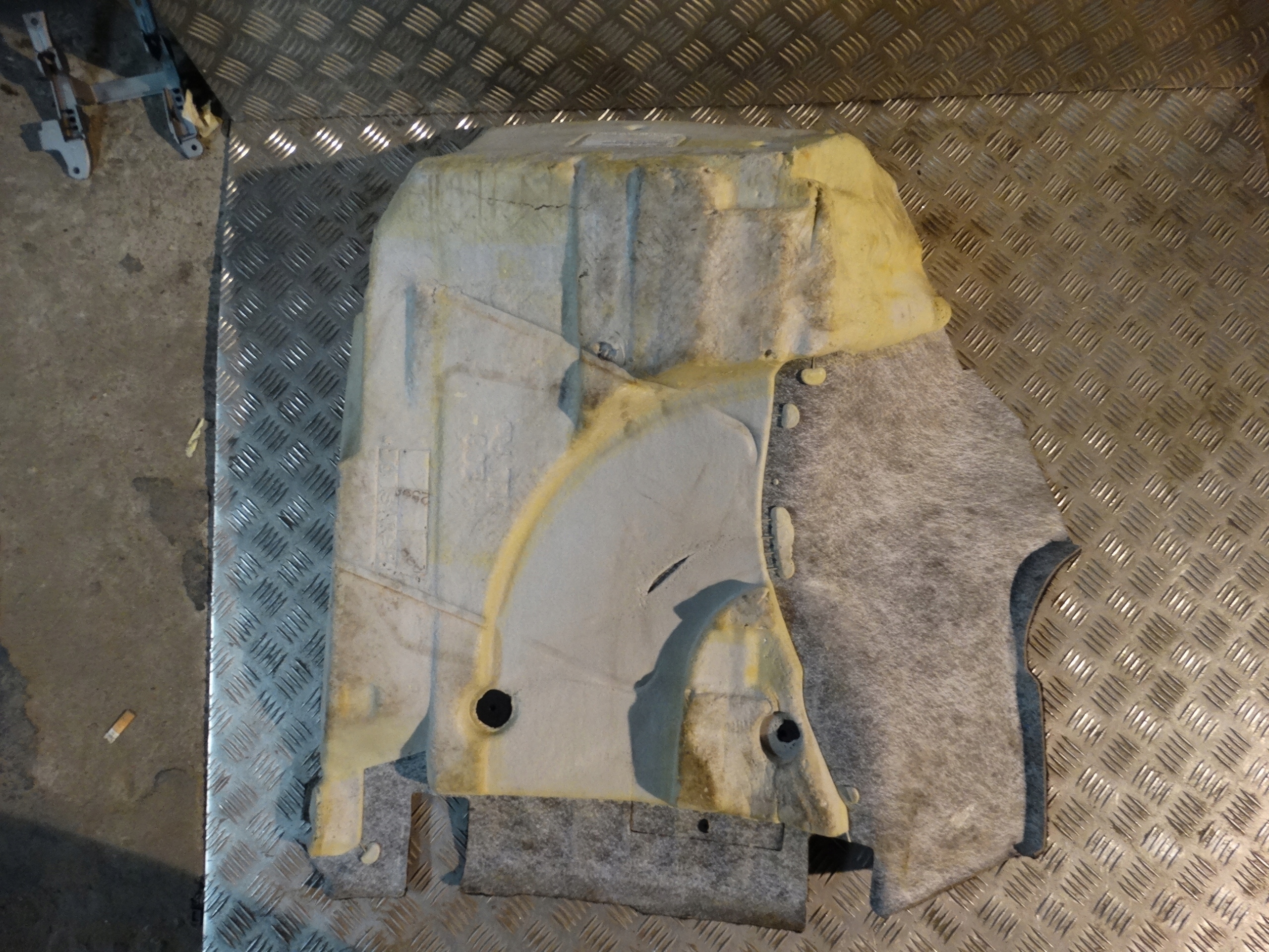 IDEALNY carpet front front right MERCEDES W206 1