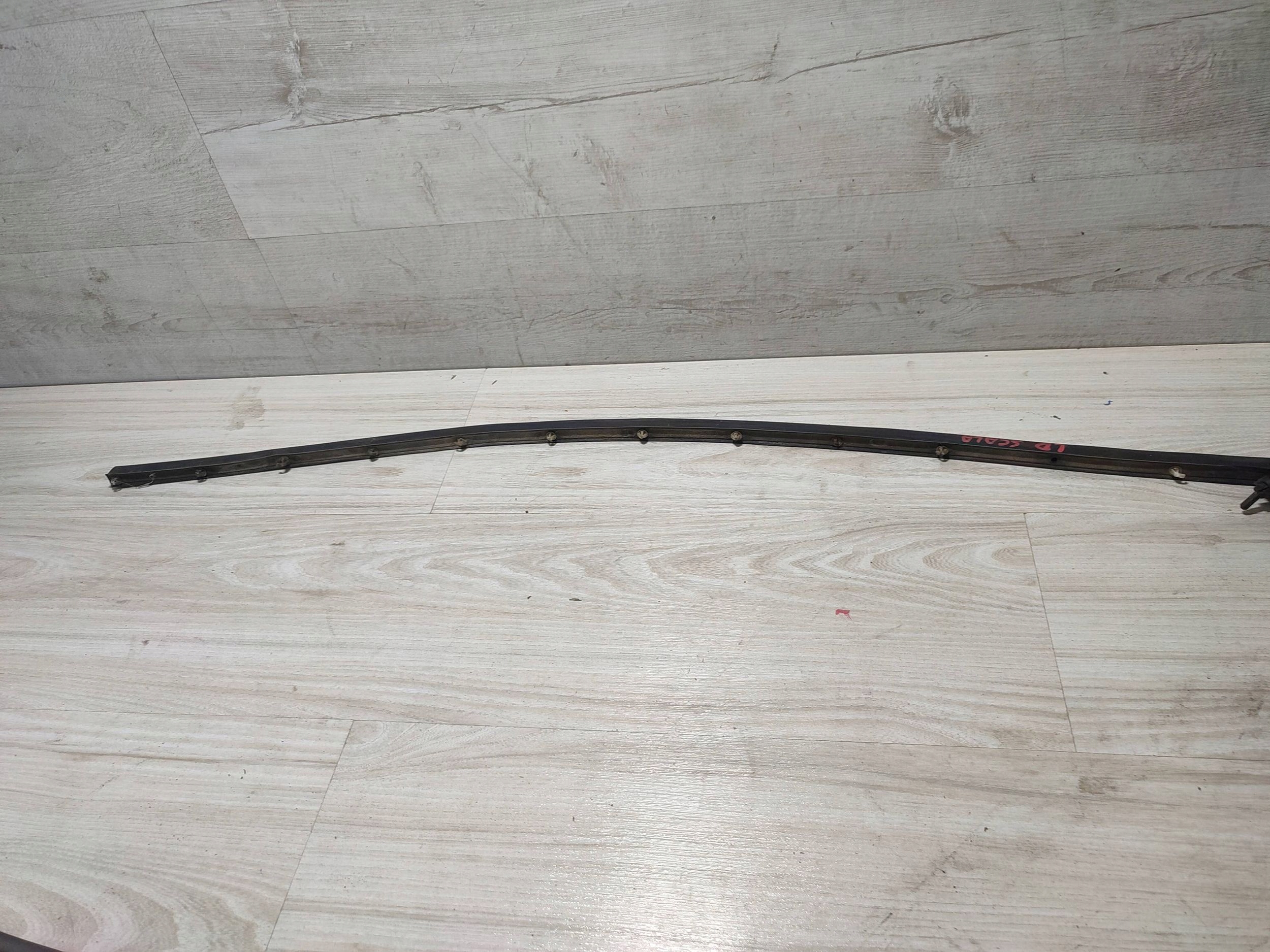 Skoda Scala 2020 front side left rubber gasket door przednich