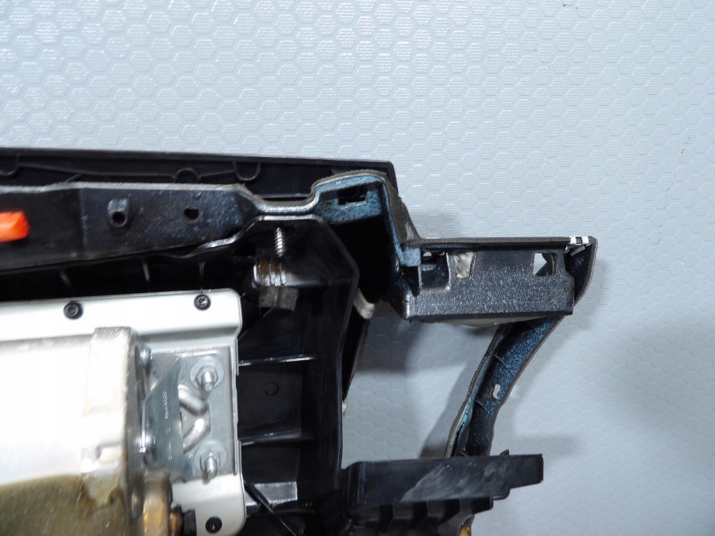 BMW 1 E87 console dashboard airbag cockpit