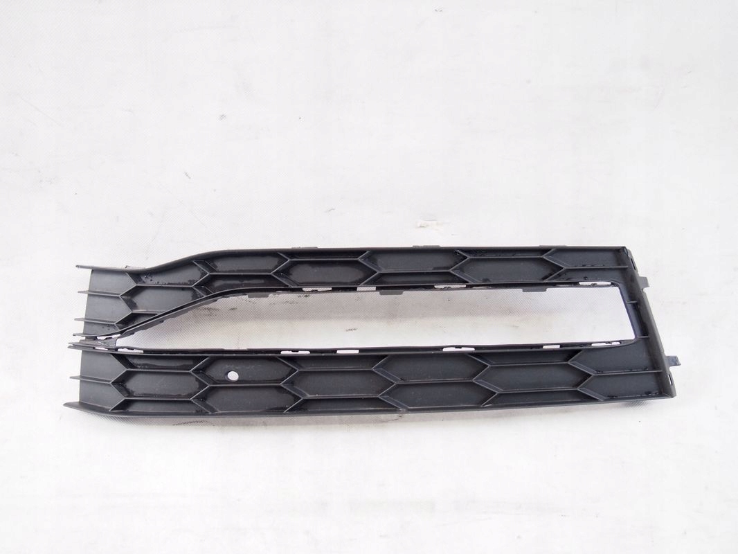 Skoda Superb 3 III FL 19r grille grid left Lift 2019