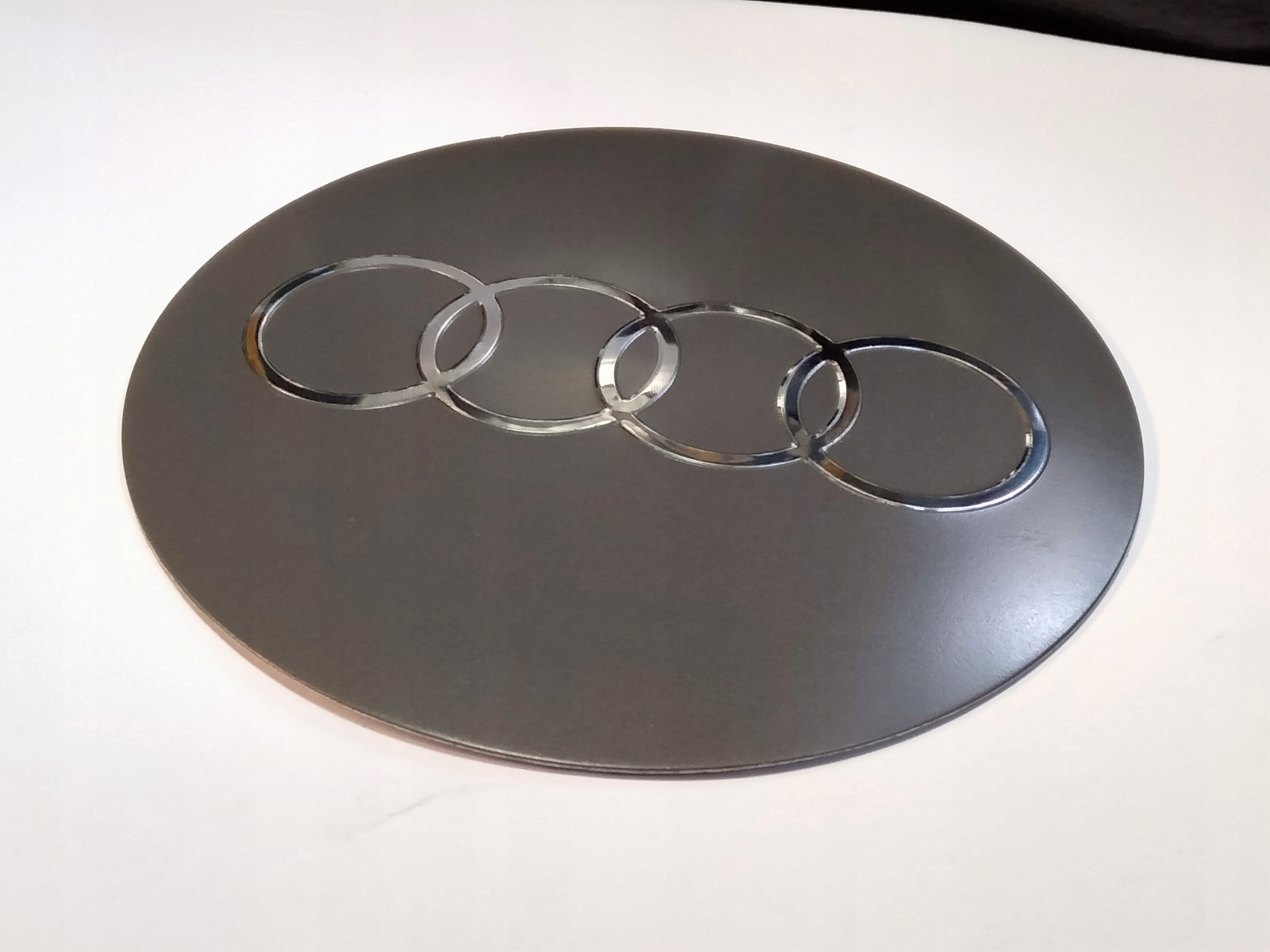 LOGO EMBLEMAT AUDI 120mm SZARY Marka Audi