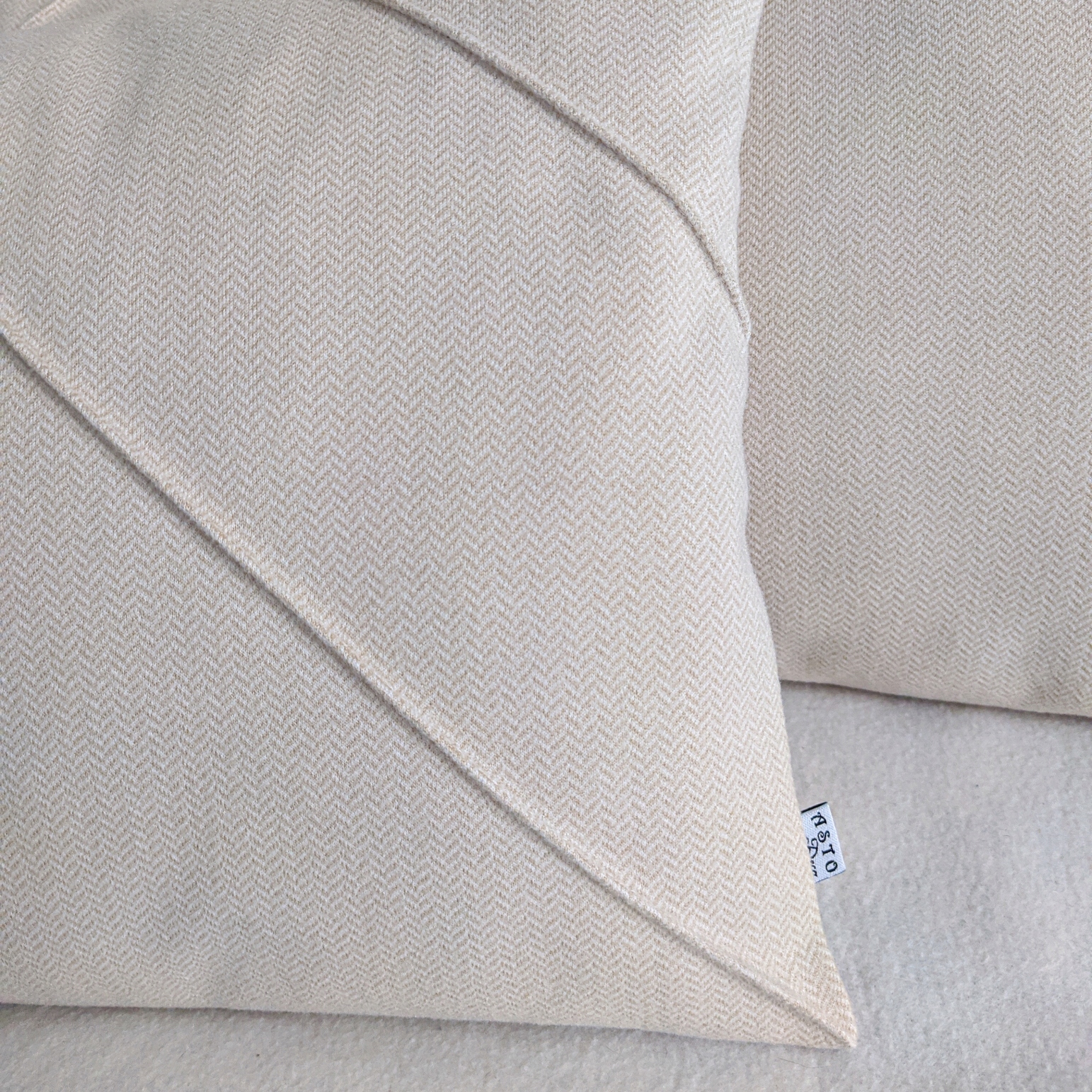 POSZEWKA dekoracyjna Boho jodełka komplet prawa i lewa beż 40x60 ASTO deco Kod producenta PDBJkomplet4060