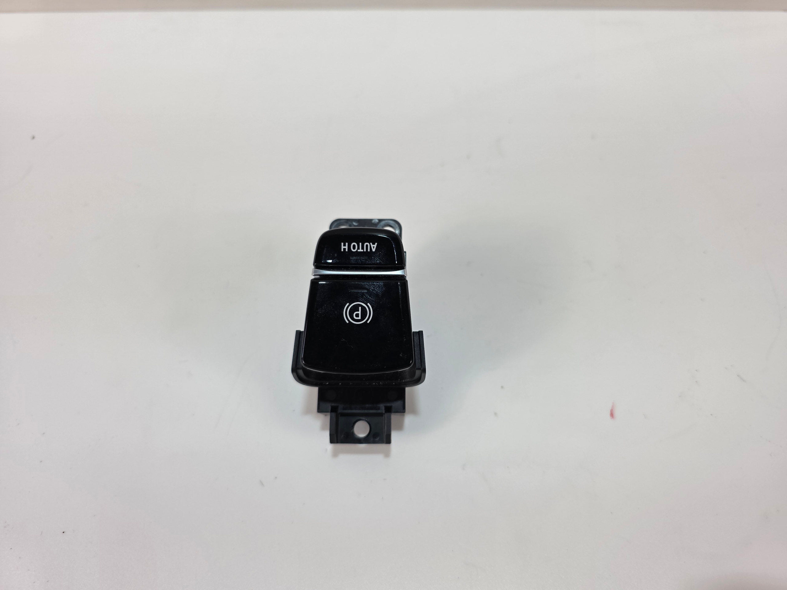 button electric brake BMW 5 G30 G31 9434486