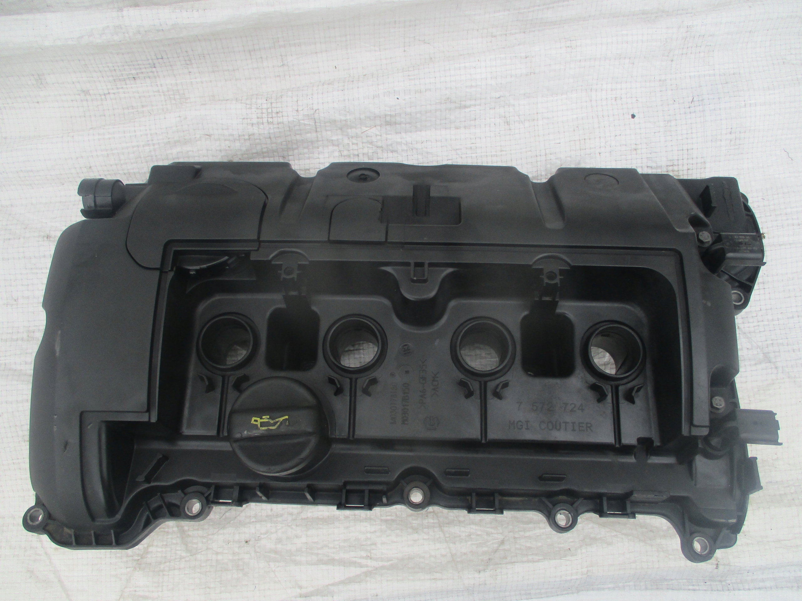 M03017B180E M03017B180 - КРИШКА КЛАПАНА MINI PEUGEOT CITROEN 1.4 1.6 VTI