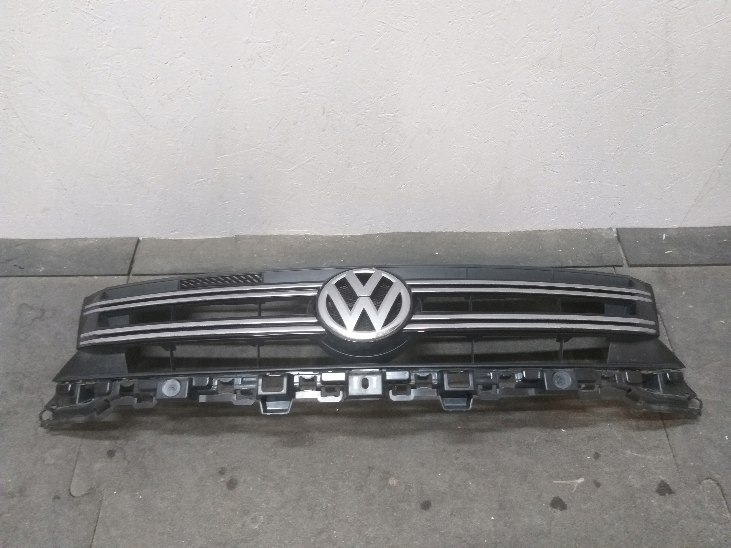 bumper front VW TIGUAN and 1 LIFT 10-15 5N0