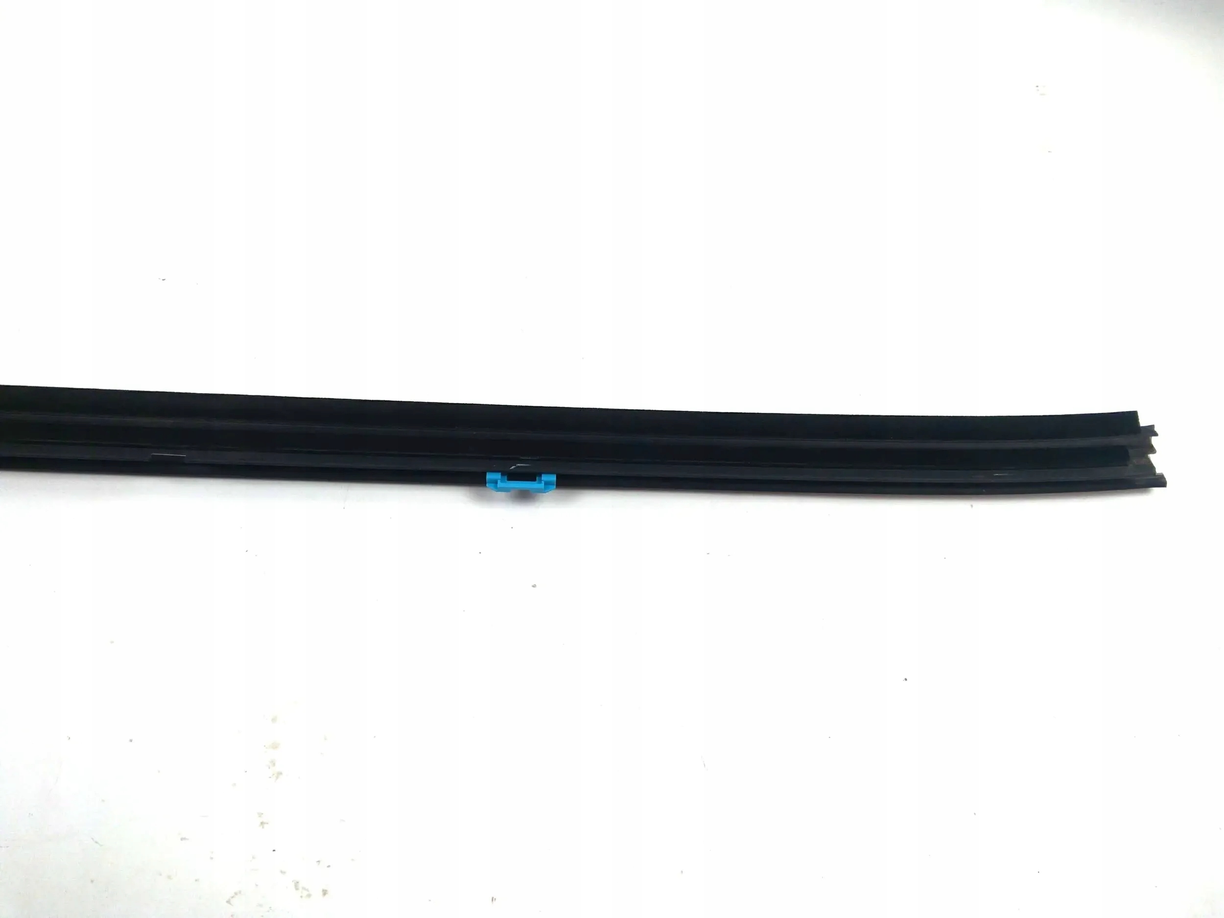 Chevrolet Silverado 1500 gasket moulding dust left front 2019+