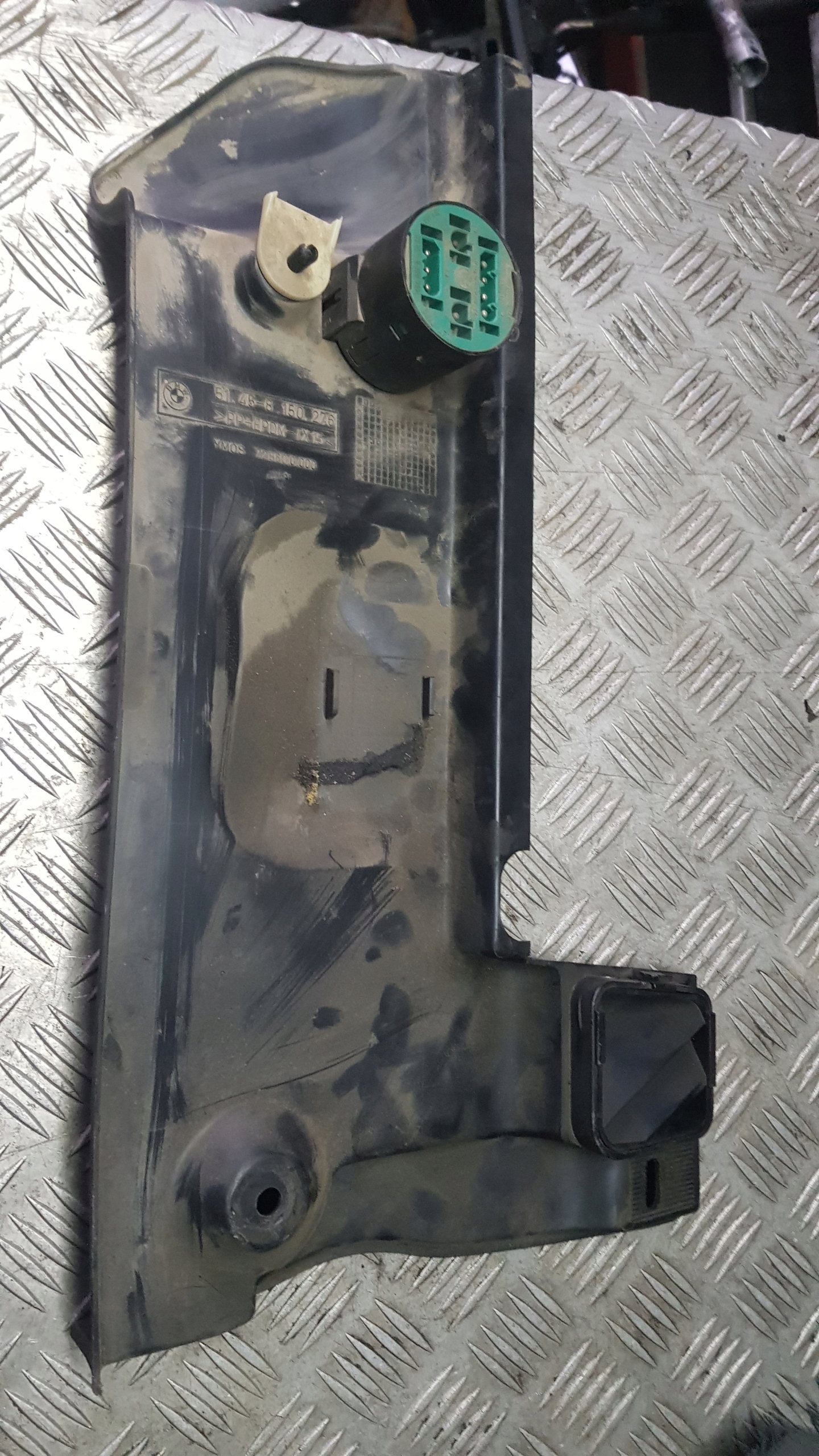 BMW E38 fedél SCHOWKA PASAZERA 8150276