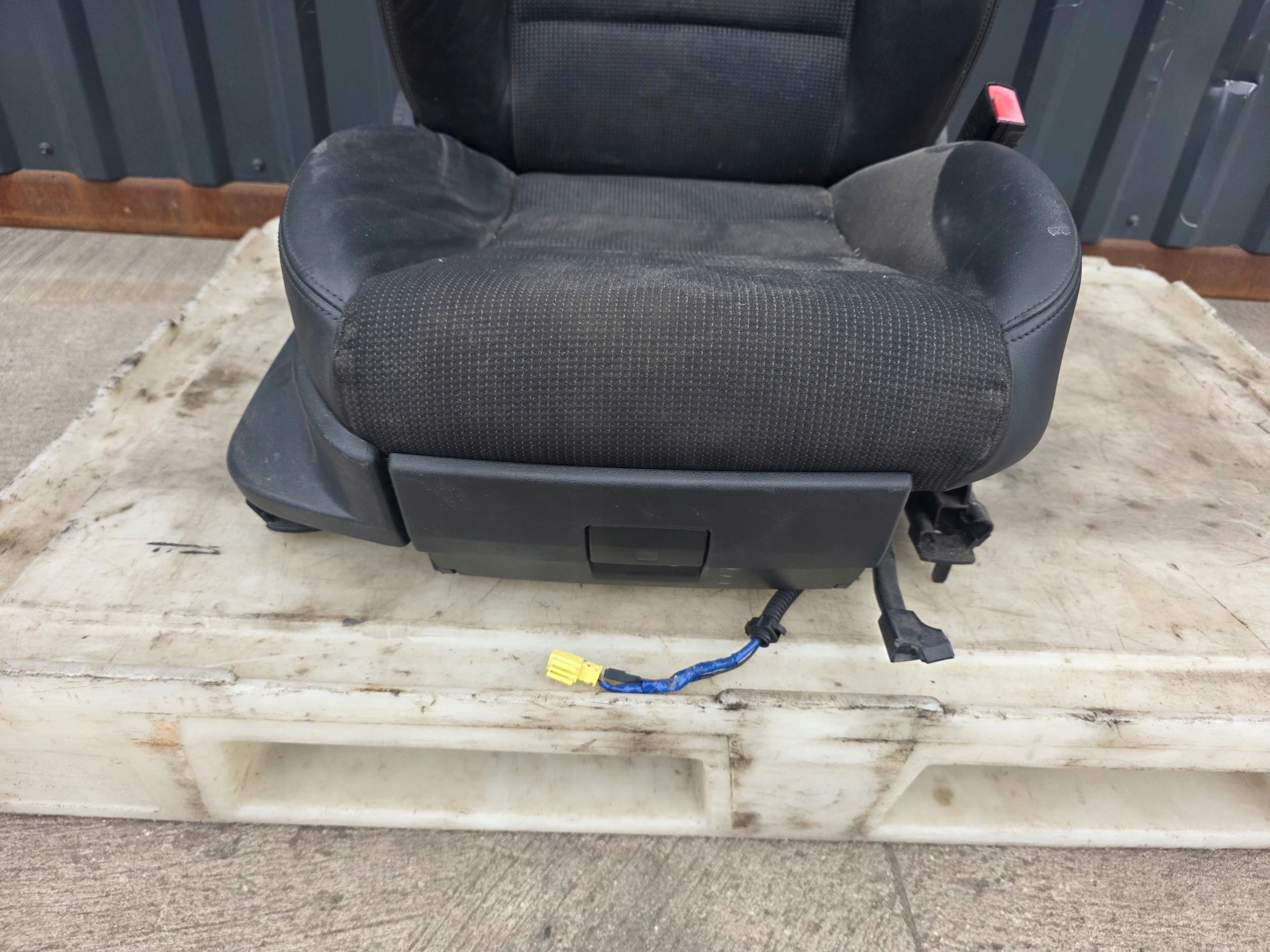 seat front right PASAZER AUDI A3 8P SPORTBACK S LINE POL leather