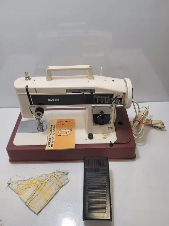 MASZYNA DO SZYCIA ILOYDS TUR 2