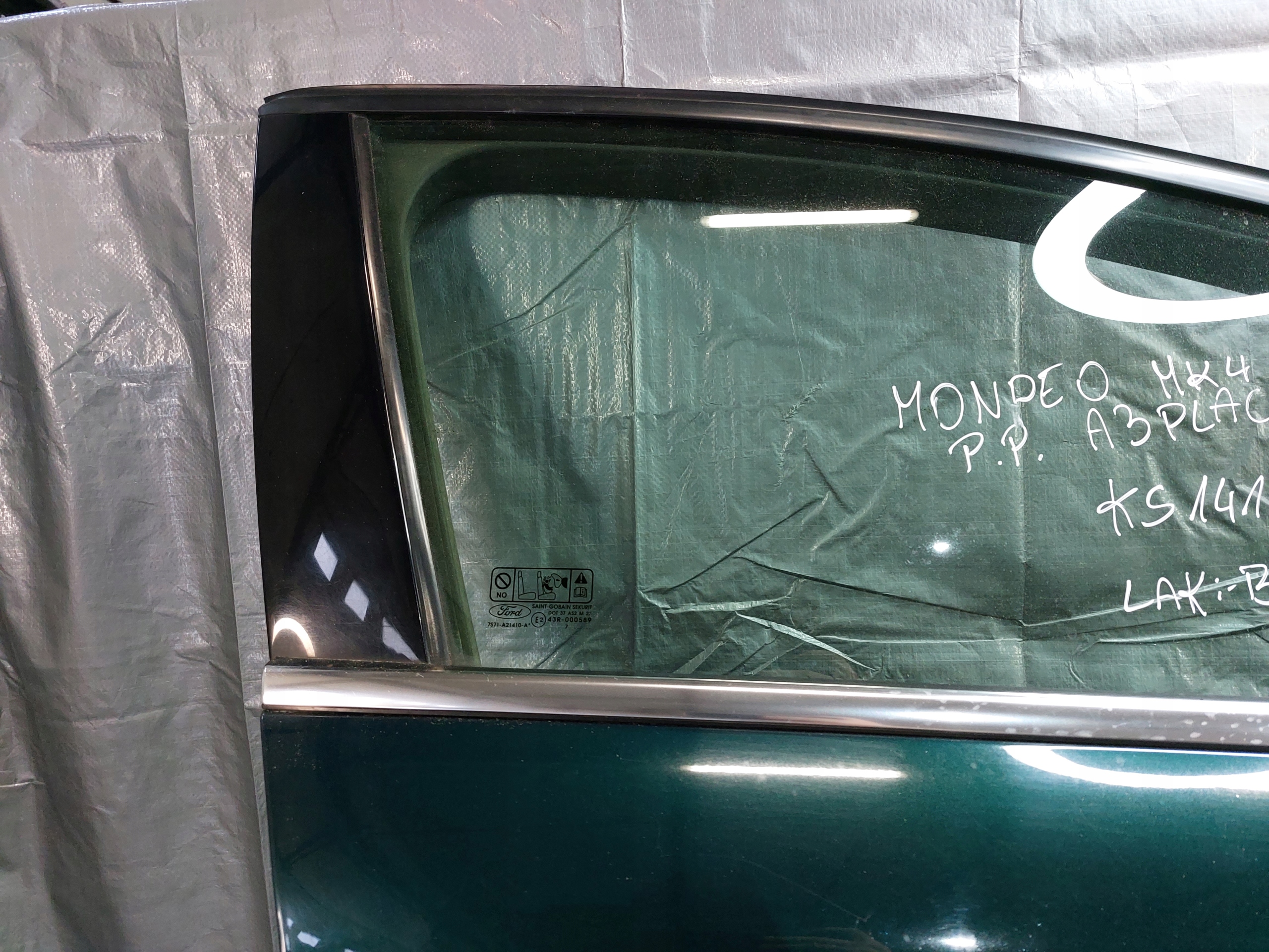 door right front FORD MONDEO MK4 BA7