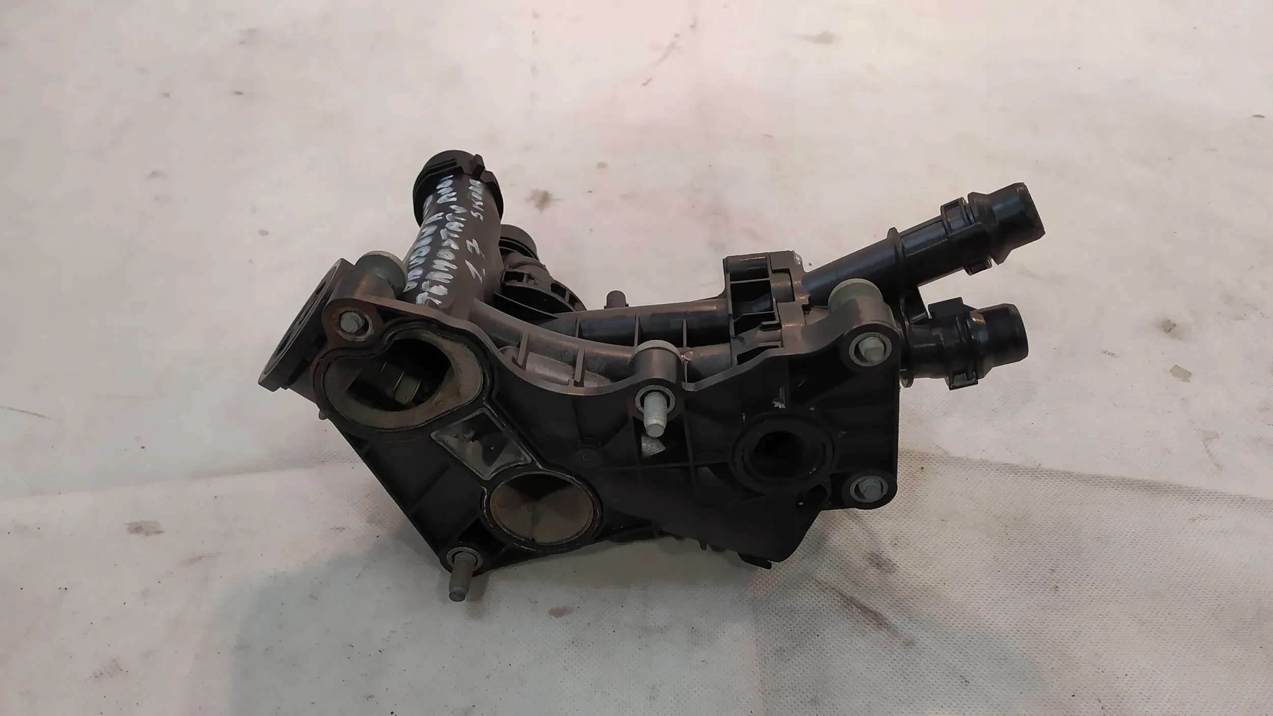 OBUDOWA TERMOSTATU SKODA AUDI VOLKSWAGEN 05L121111M