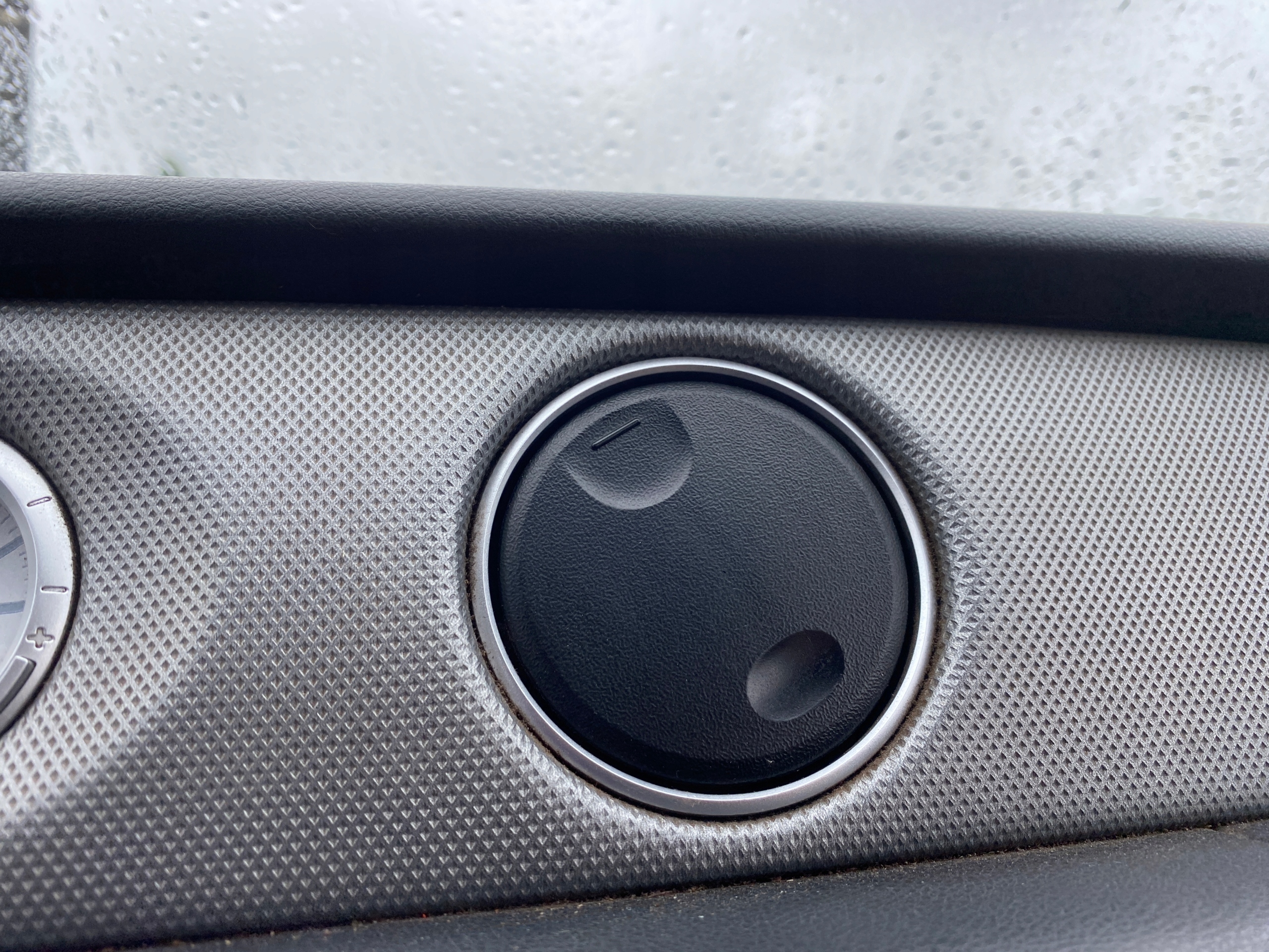 grid air conditioning devices air right left central Mitsubishi Outlander 1 and 03-06