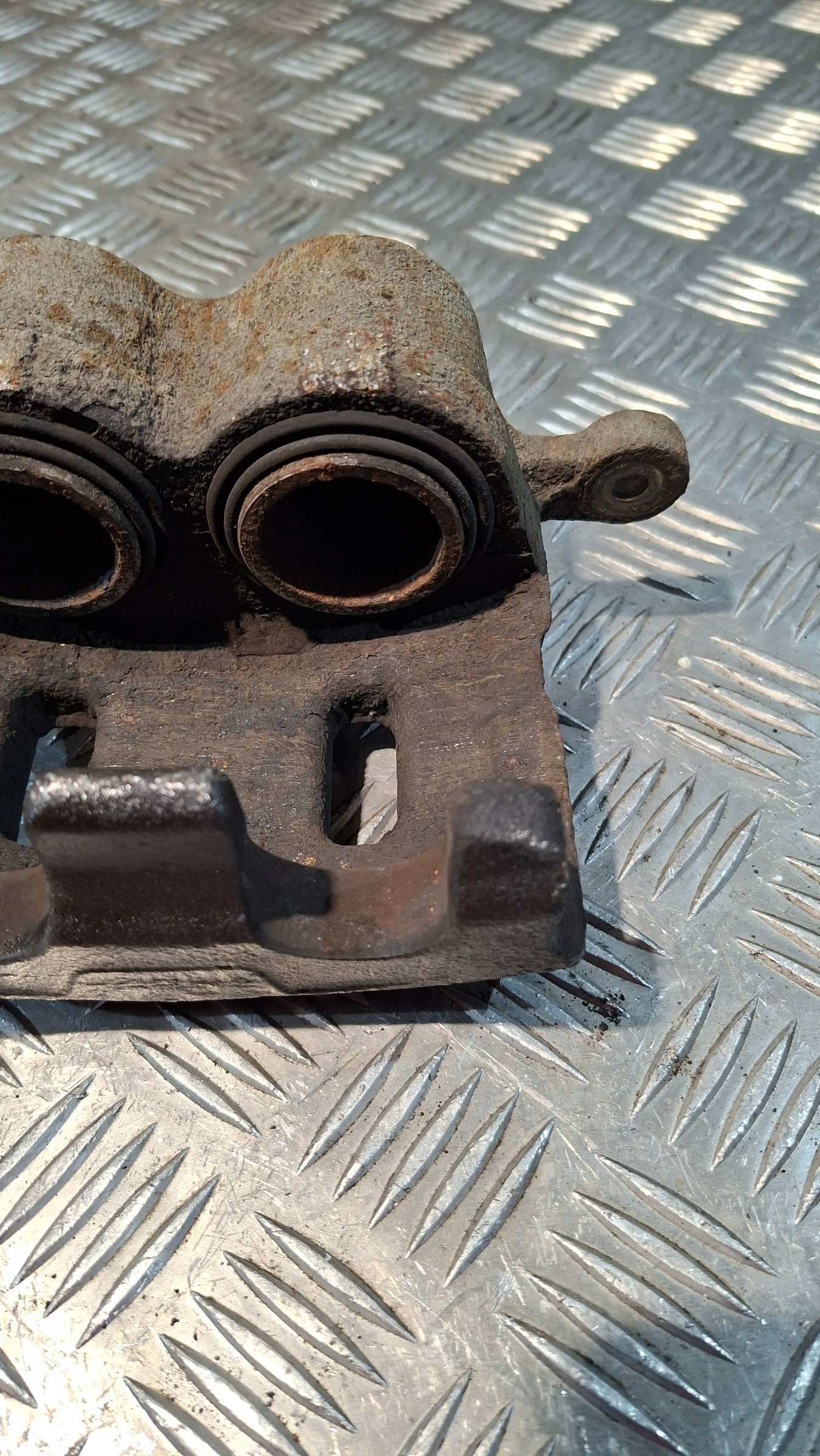 caliper brake left front CHEVROLET CAPTIVA 2.0D