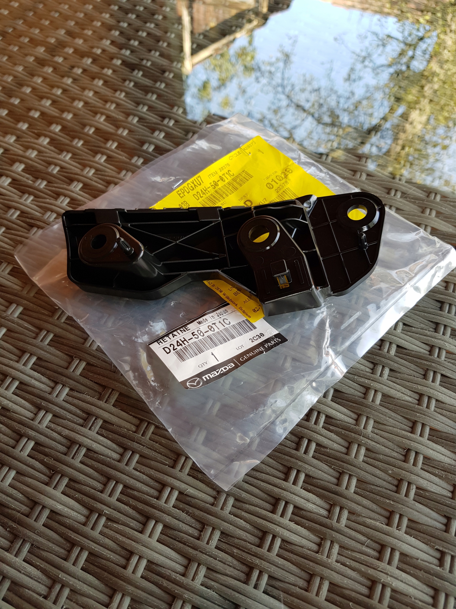 ŚLIZG ZDERZAKA PRAWY MAZDA CX3 2018 D24H-500T1C