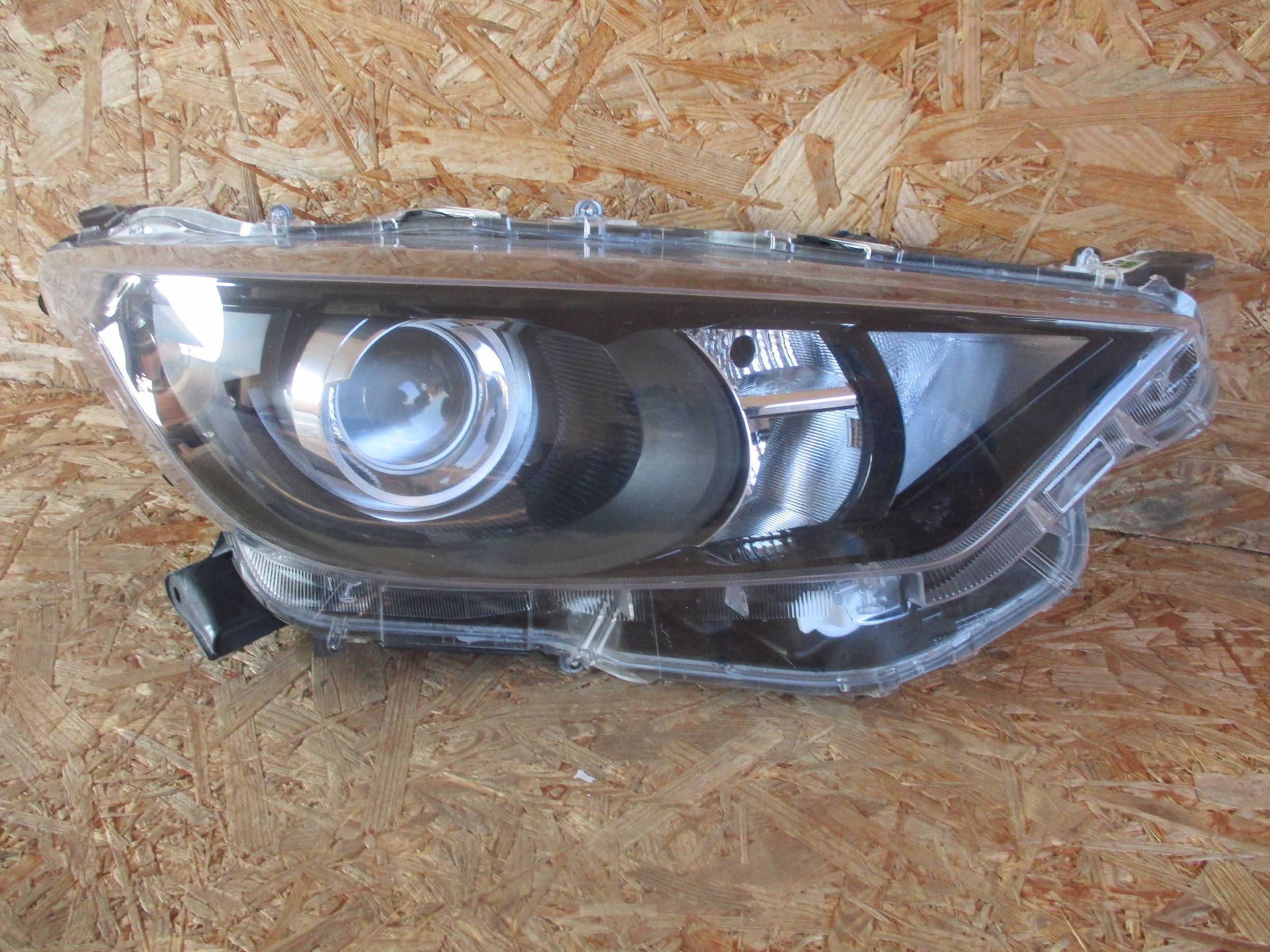 light front front right TOYOTA YARIS IV
