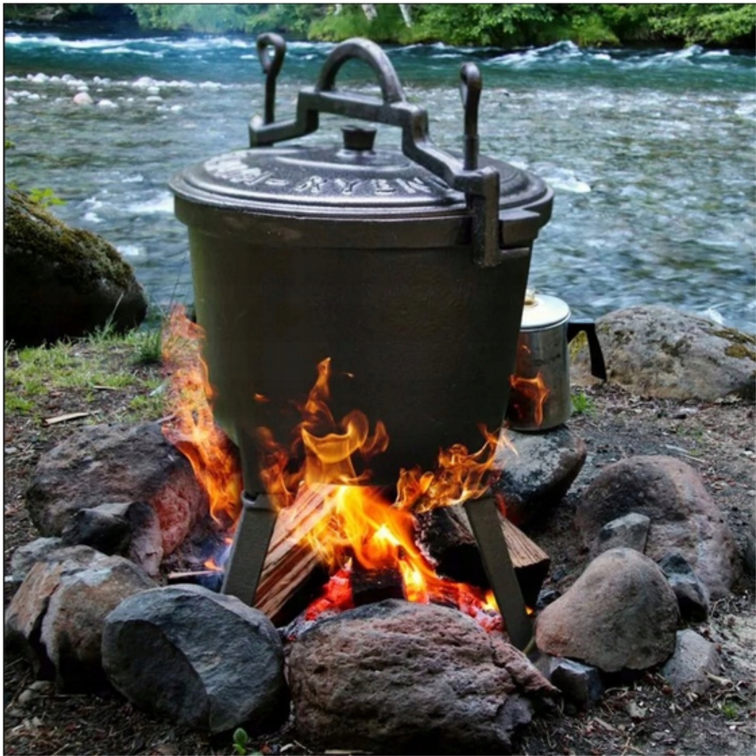 KOCIOŁEK ŻELIWNY MYŚLIWSKI GARNEK 8L NA OGNISKO